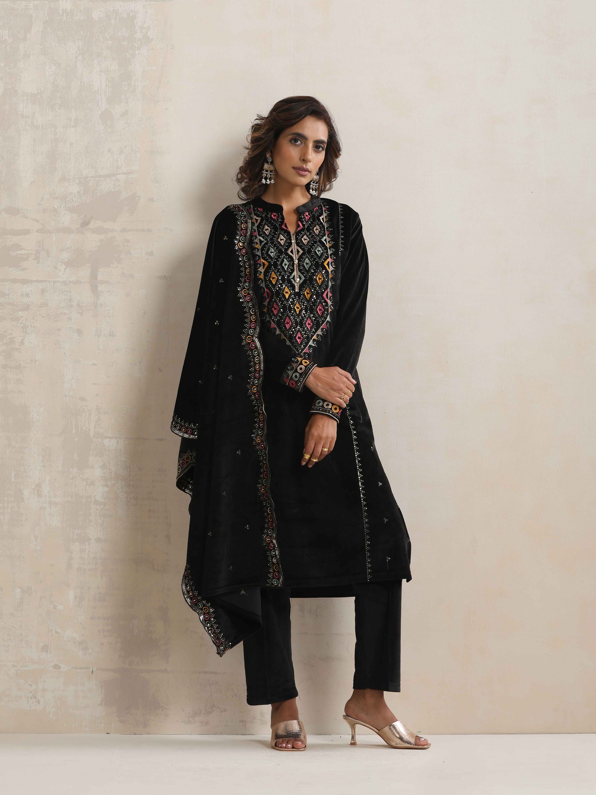 trueBrowns Black Velvet Geometric Embroidered Kurta Pant Dupatta Set | Swadesiicart