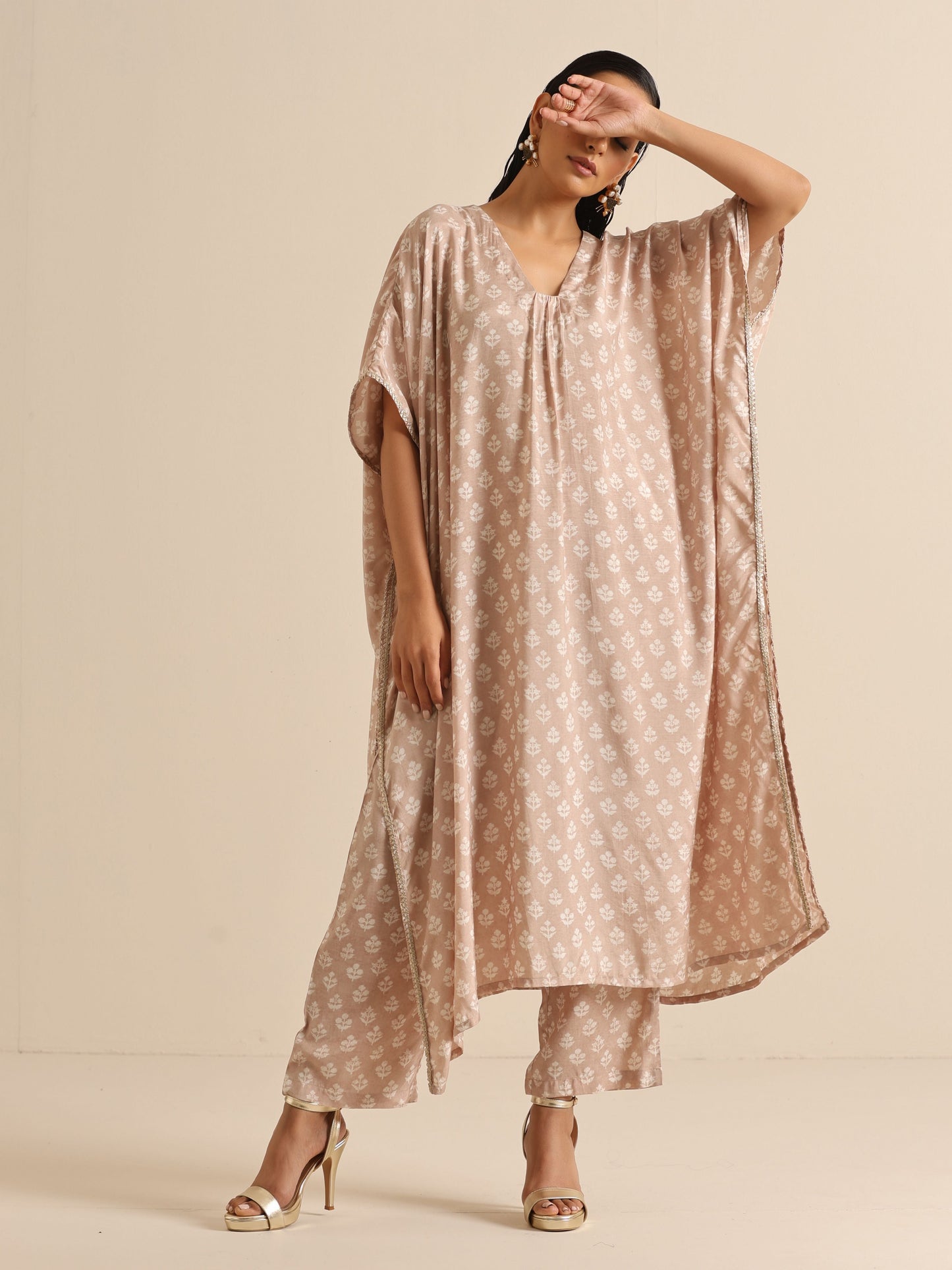 trueBrowns Beige White Floral Silk Print Kaftan Pant Set | Swadesiicart