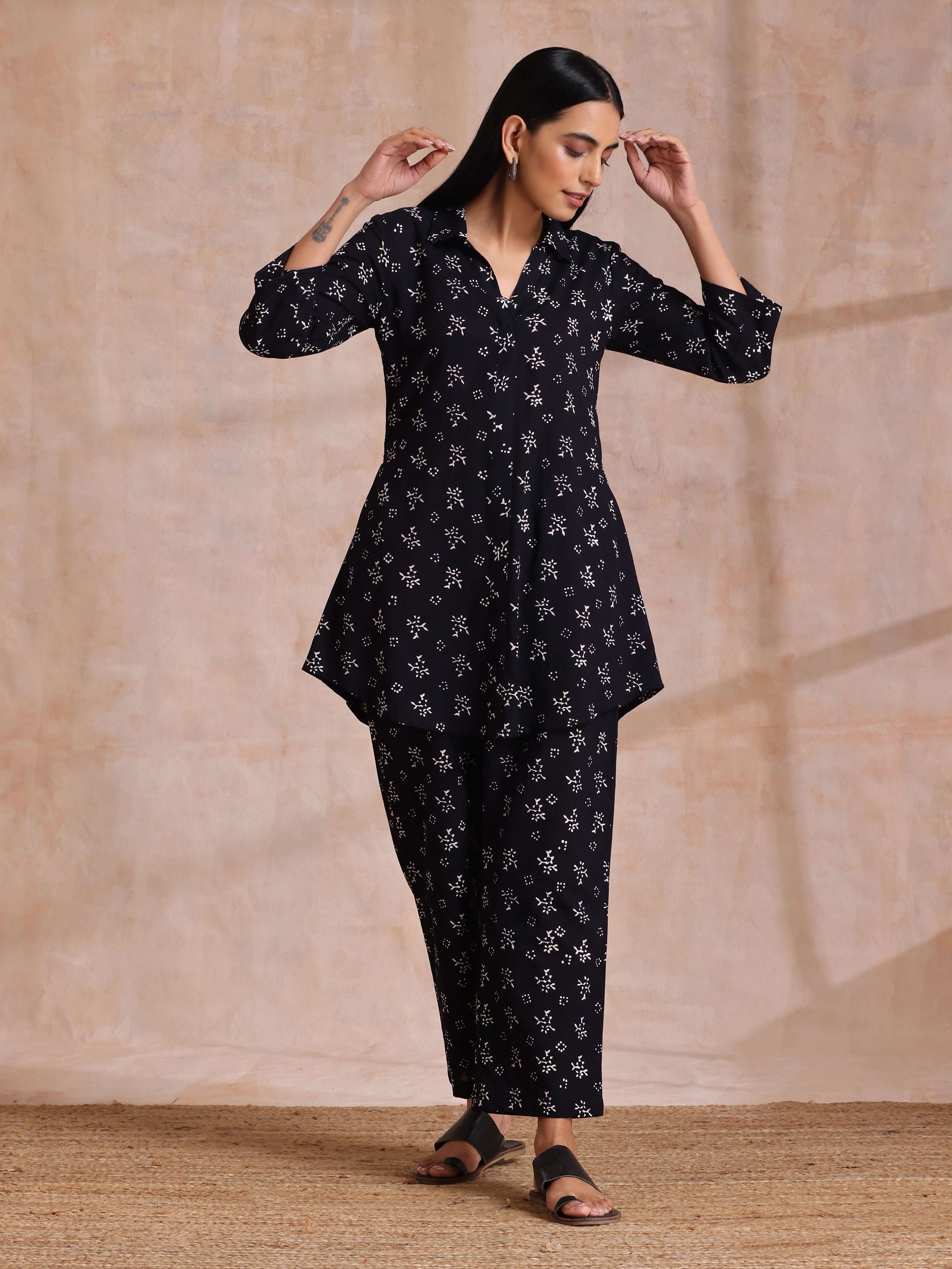 trueBrowns Black White Floral Print Cotton Collar Short Co-Ord Set - Swadesiicart