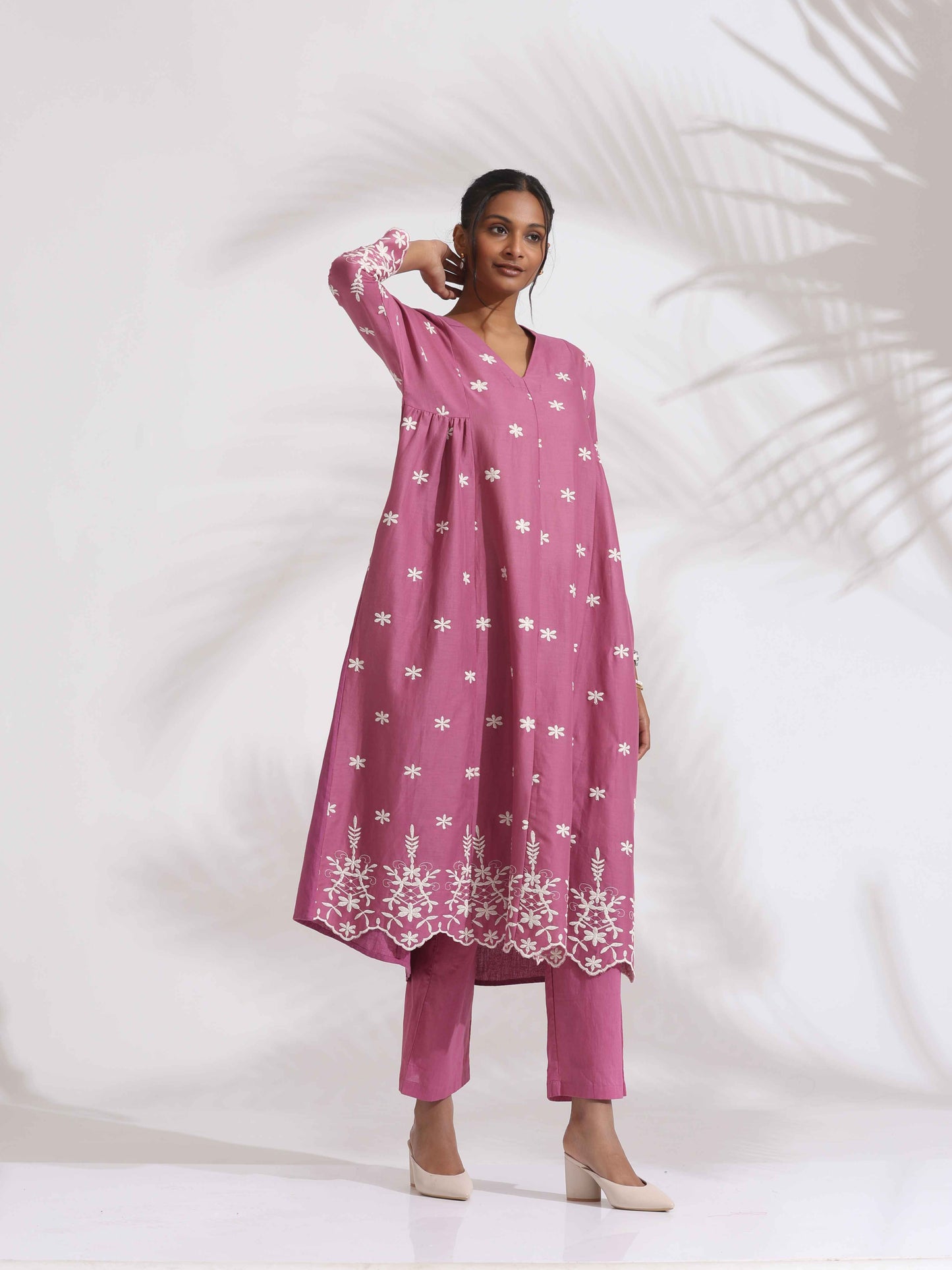 trueBrowns Pink Cotton Floral Embroidered Flared Kurta Set | Swadesiicart