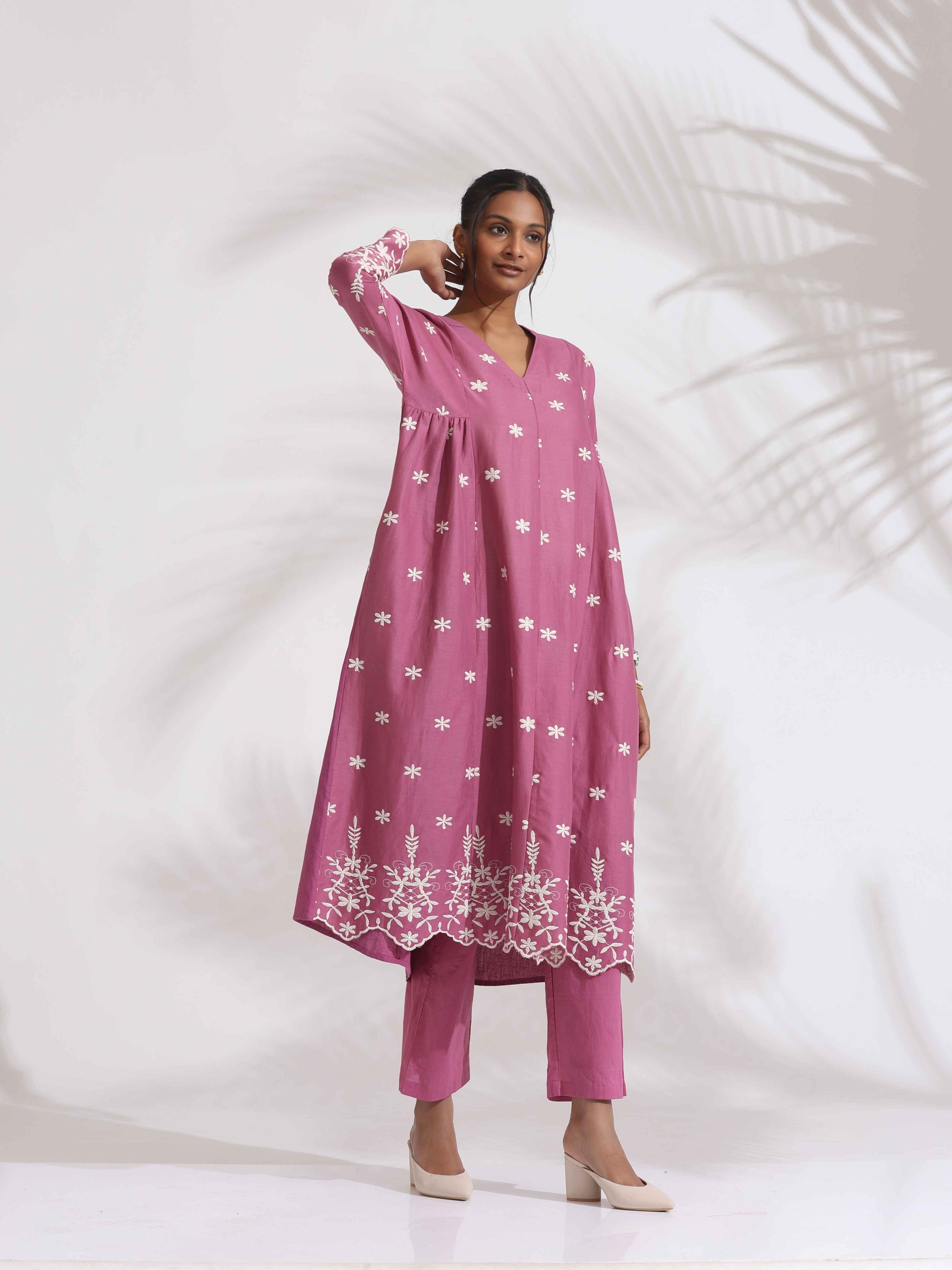trueBrowns Pink Cotton Floral Embroidered Flared Kurta Set | Swadesiicart
