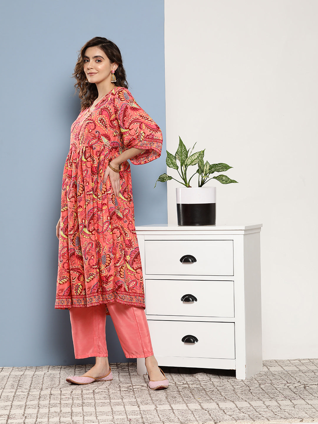 InWeave Women's Camellia V Neck Kurta Set - Swadesiicart