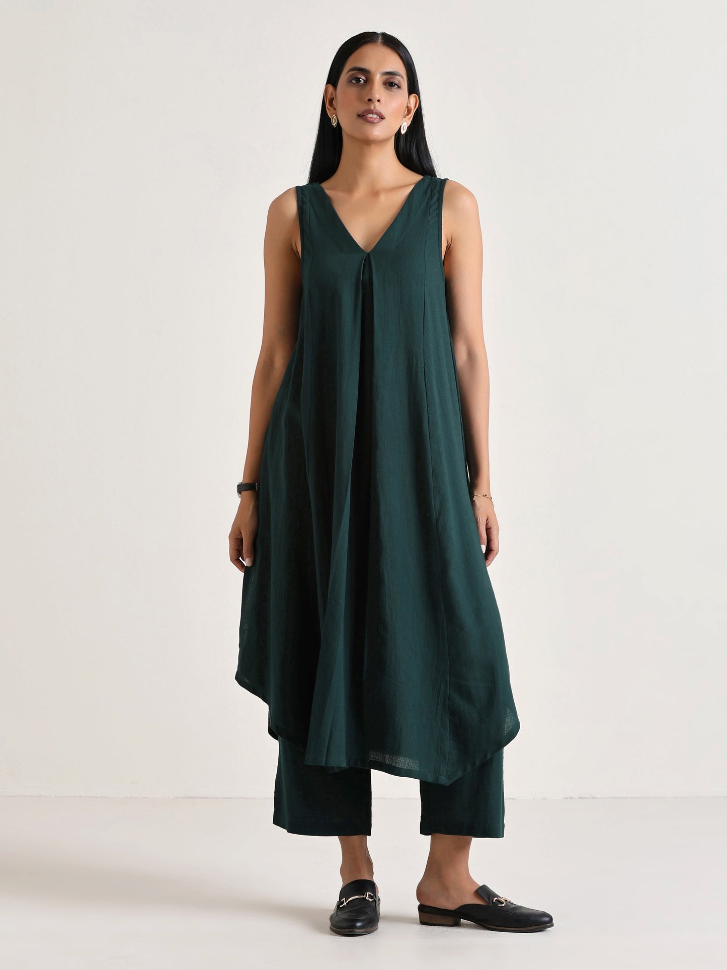 trueBrowns Dark Green Sleeveless Flared Kurta Pant Set | Swadesiicart