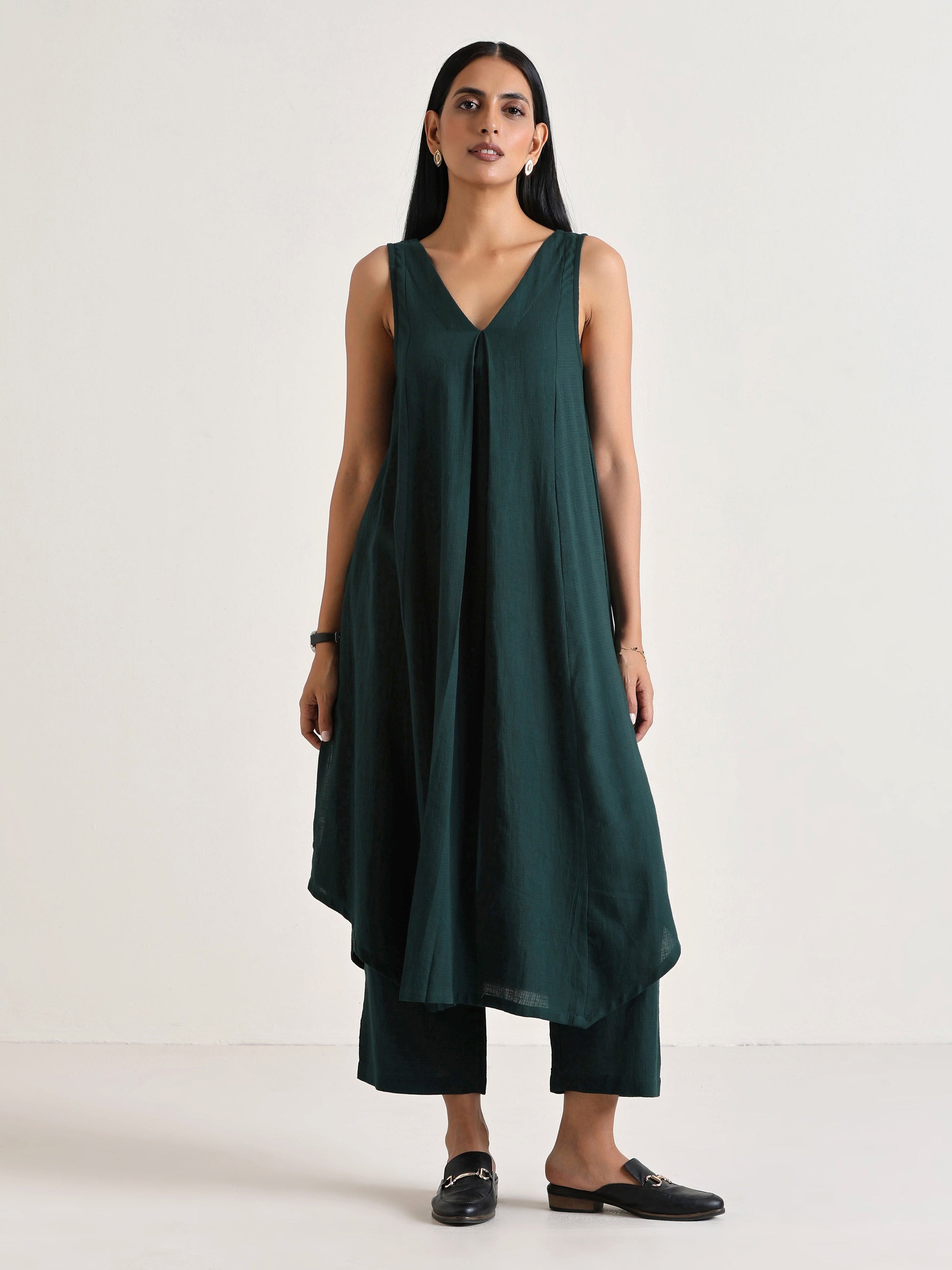 trueBrowns Dark Green Sleeveless Flared Kurta Pant Set | Swadesiicart