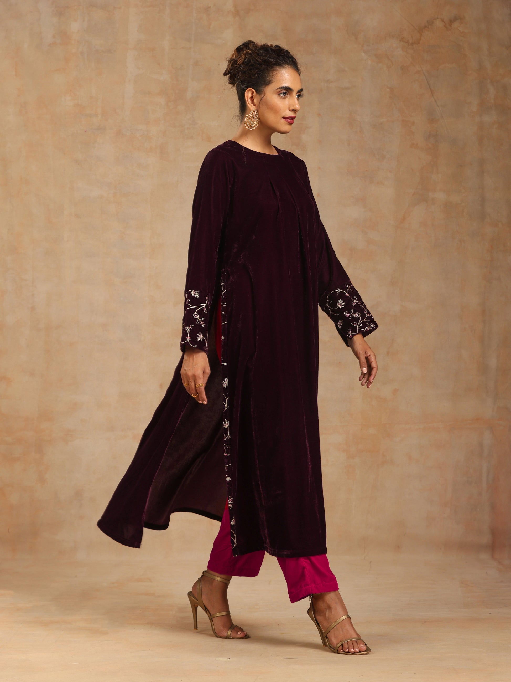 trueBrowns Wine Velvet Embroidered Kurta | Swadesiicart