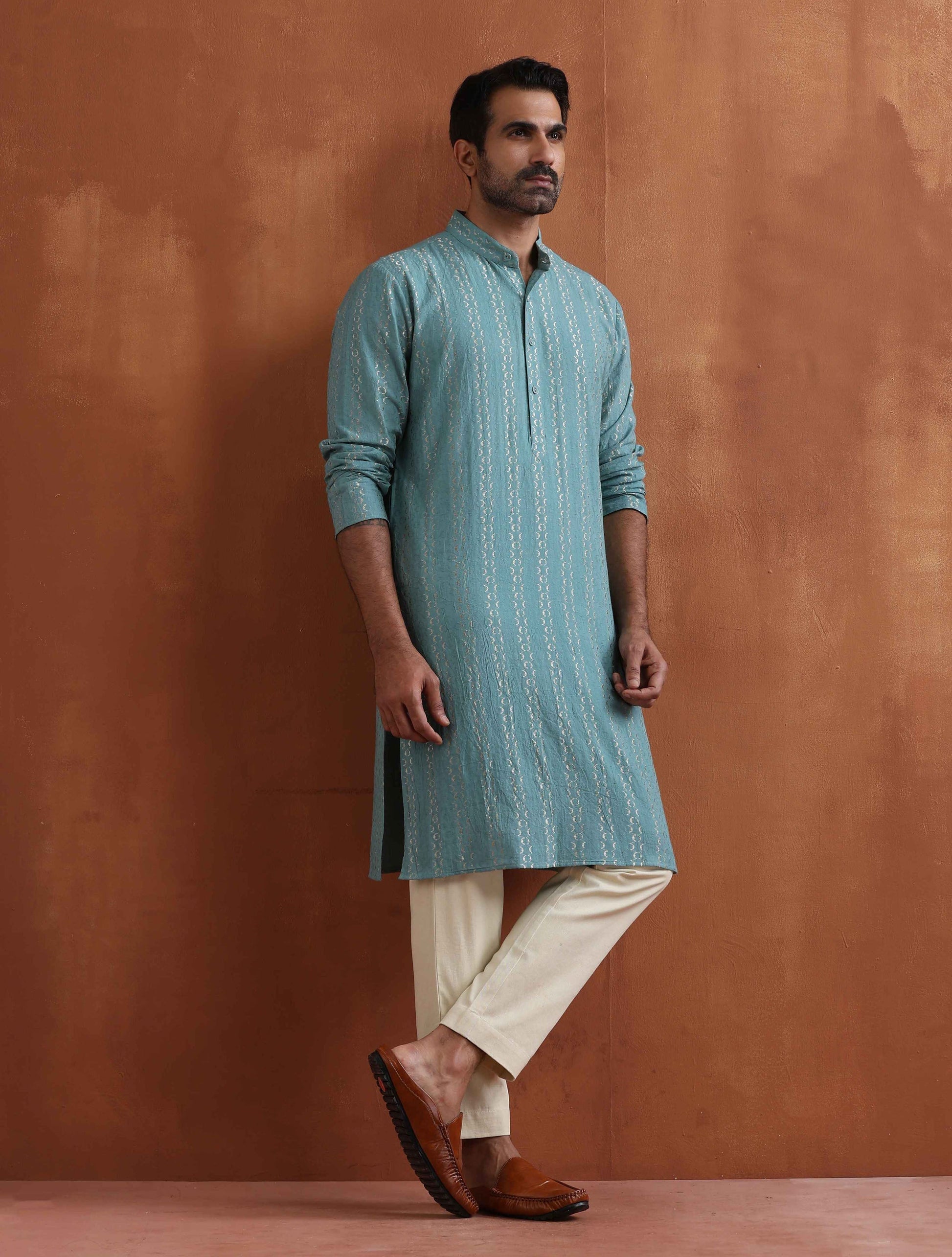 trueBrowns Men's Green Textured Cotton Dobby Kurta | Swadesiicart