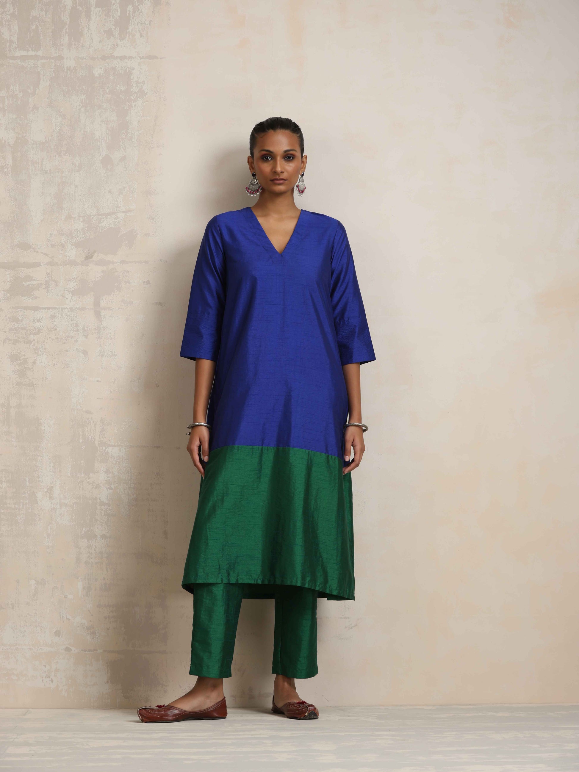 trueBrowns Blue Silk Kurta Set | Swadesiicart