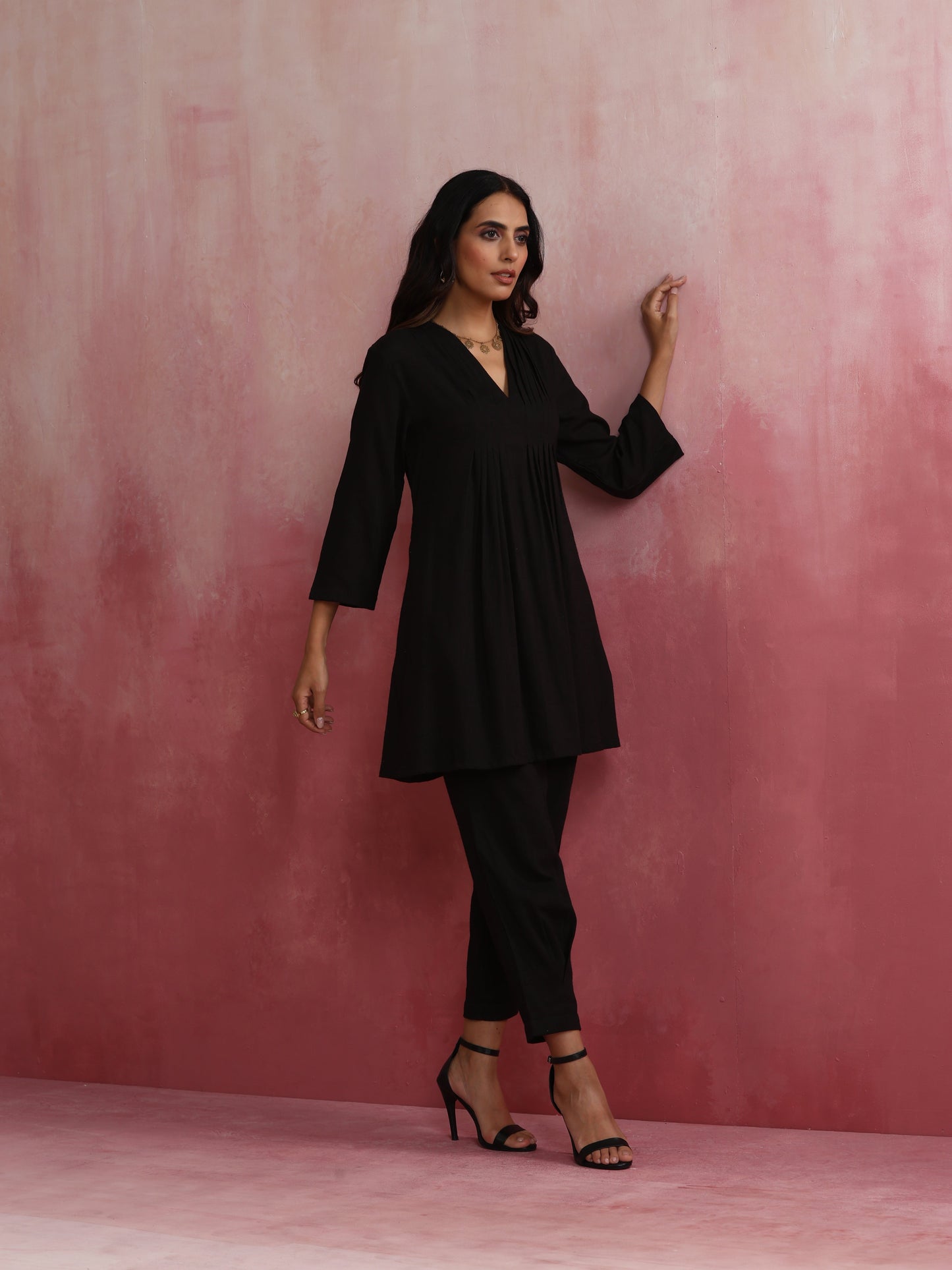 trueBrowns Black Viscose Slub Pleated Kurta Co-ord Set - Swadesiicart