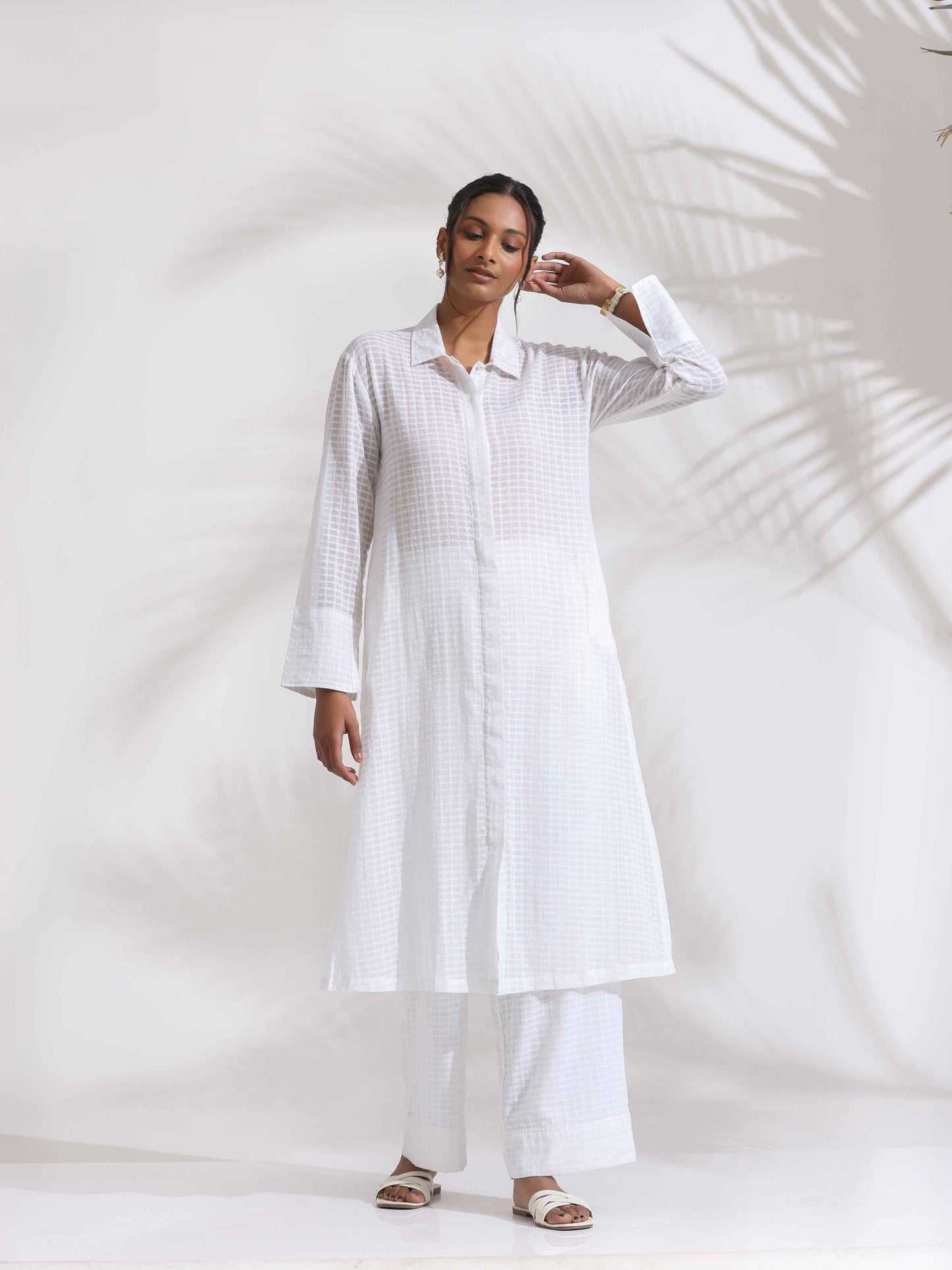 trueBrowns White Check Cotton Kurta Set | Swadesiicart