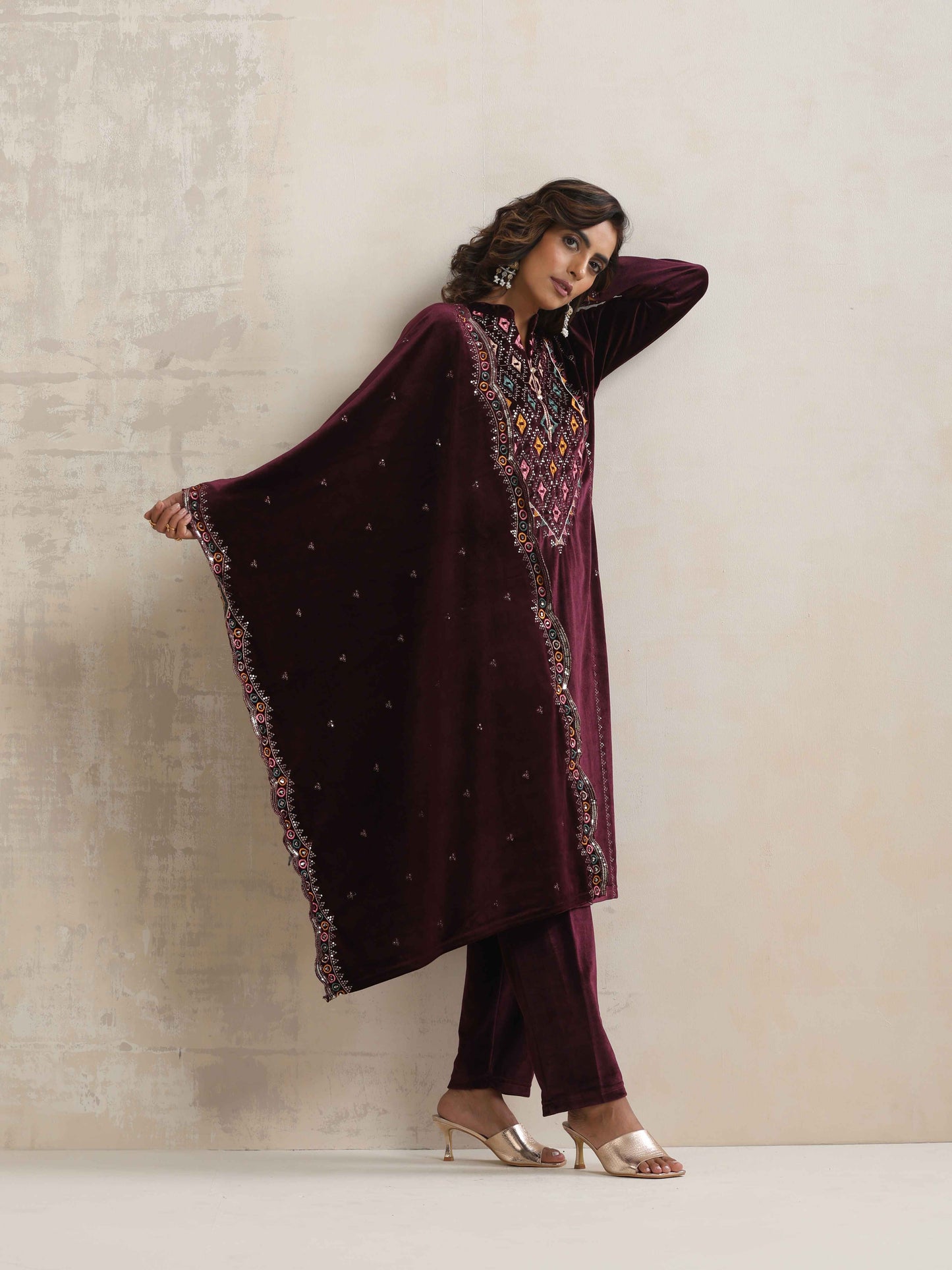 trueBrowns Purple Velvet Geometric Embroidered Kurta Pant Dupatta Set | Swadesiicart