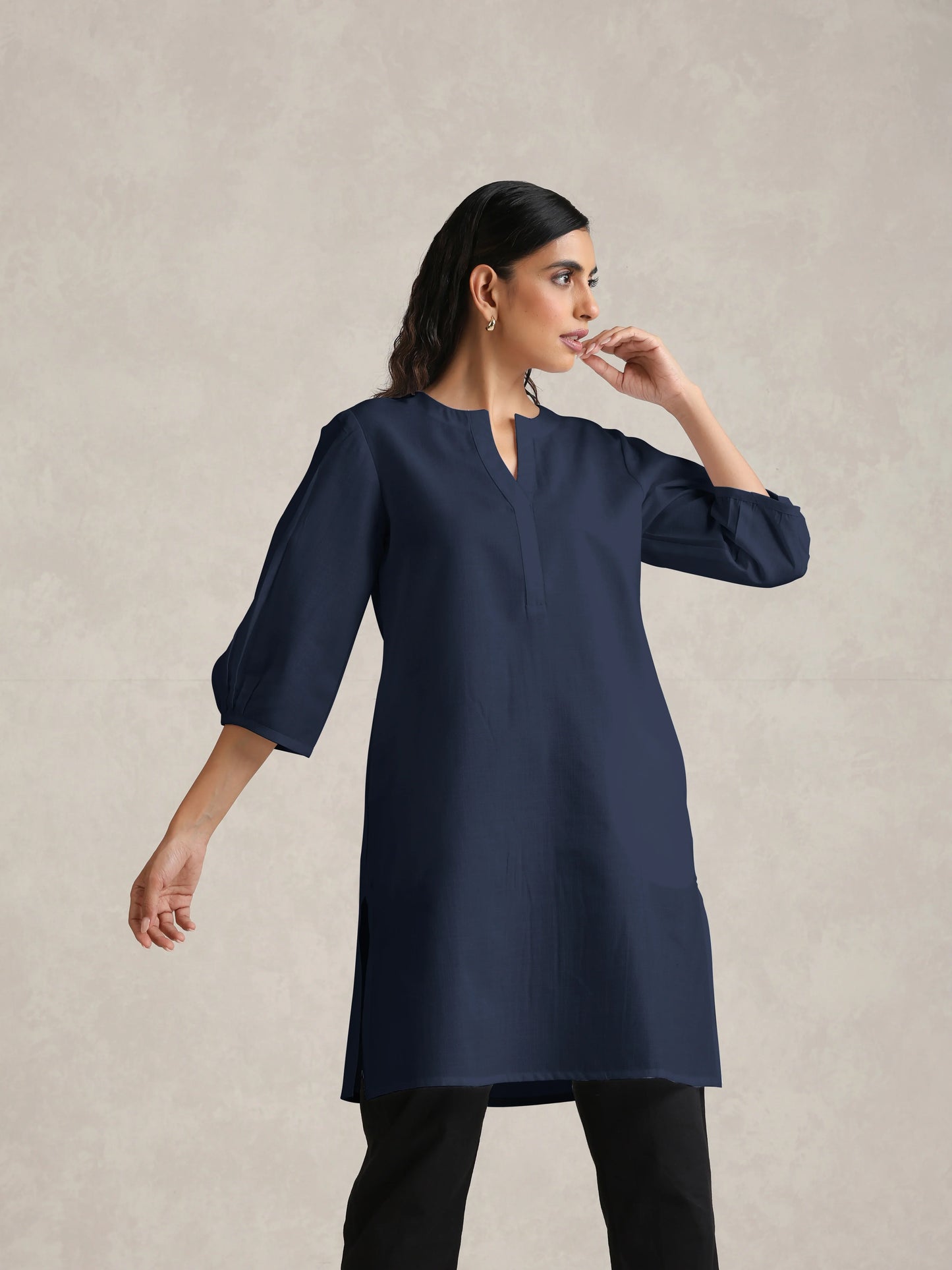 trueBrowns Blue Cotton Blend Short Kurta | Swadesiicart