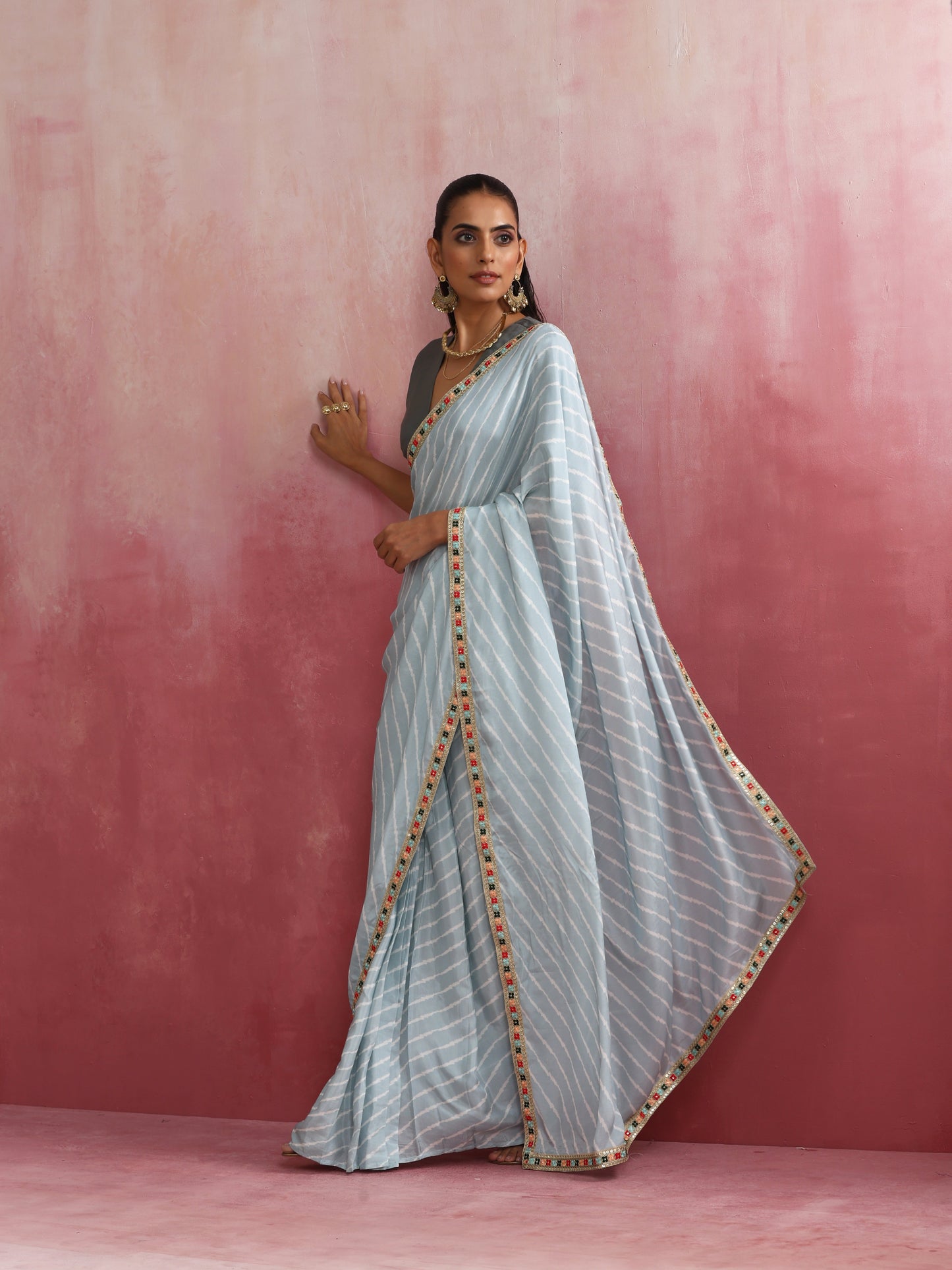 trueBrowns Grey Muslin Silk Saree | Swadesiicart