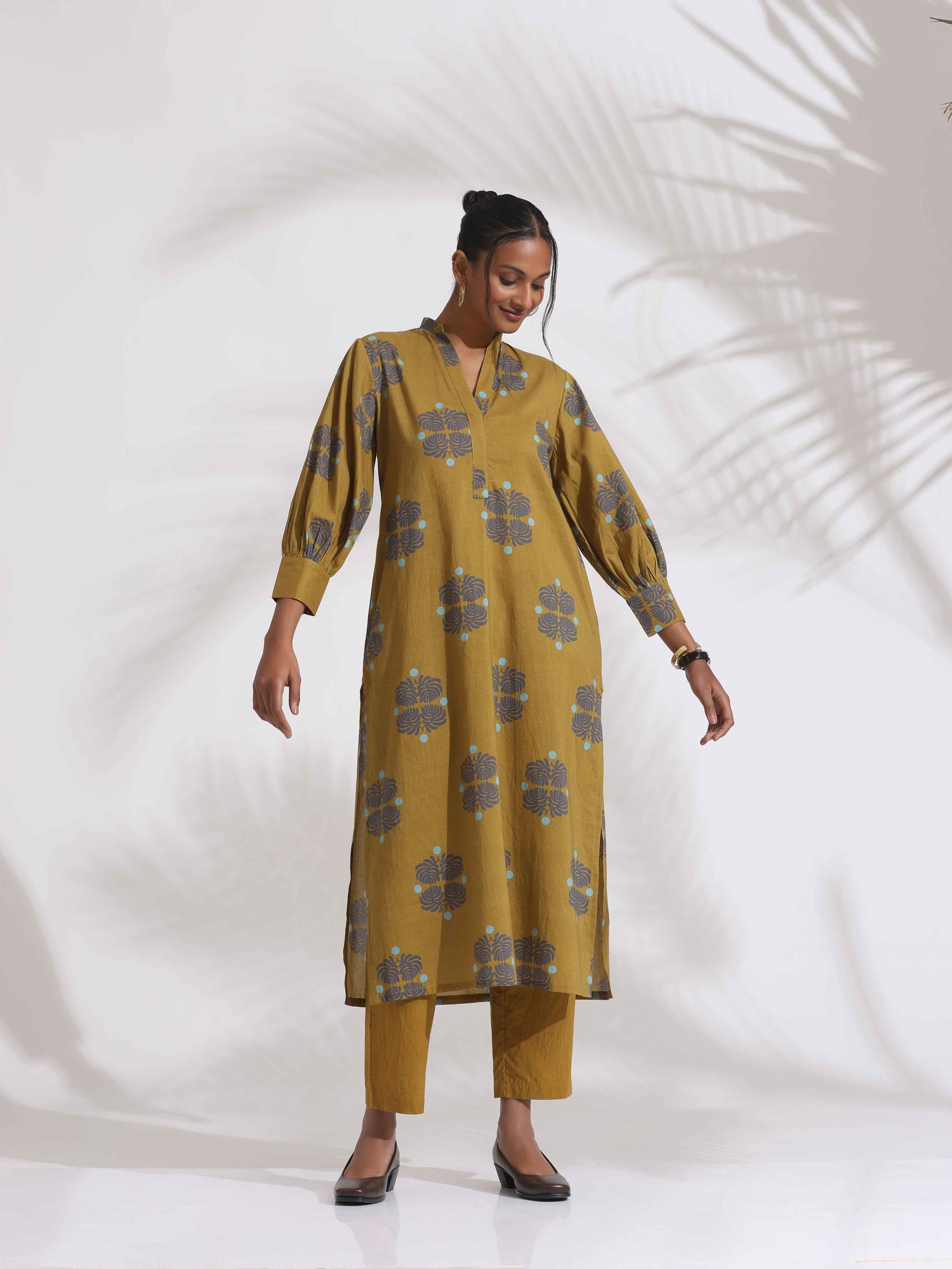 trueBrowns Green Cotton Print Straight Kurta Set | Swadesiicart