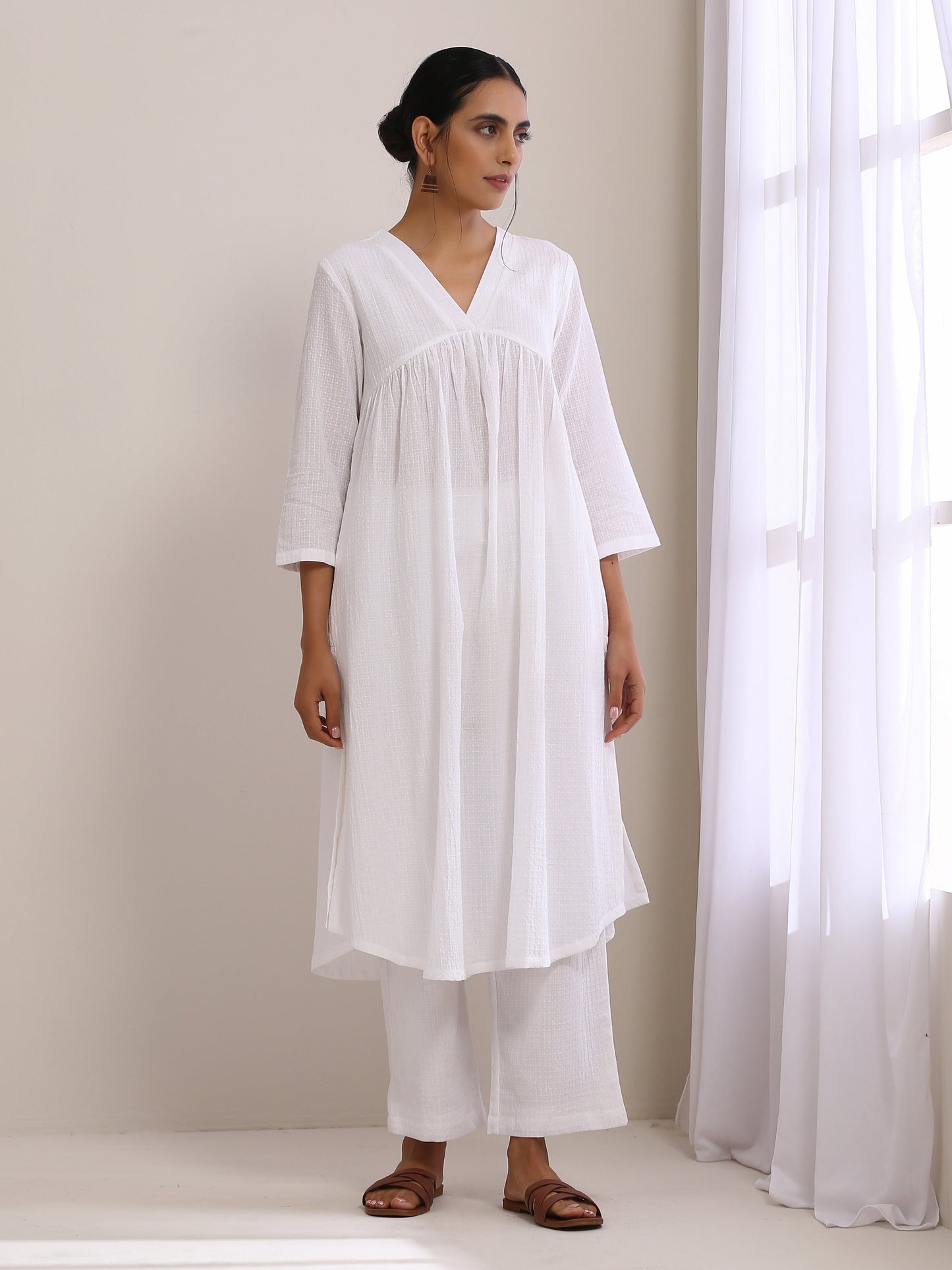 trueBrowns White Dobby Flared Slit Kurta Pant Set | Swadesiicart