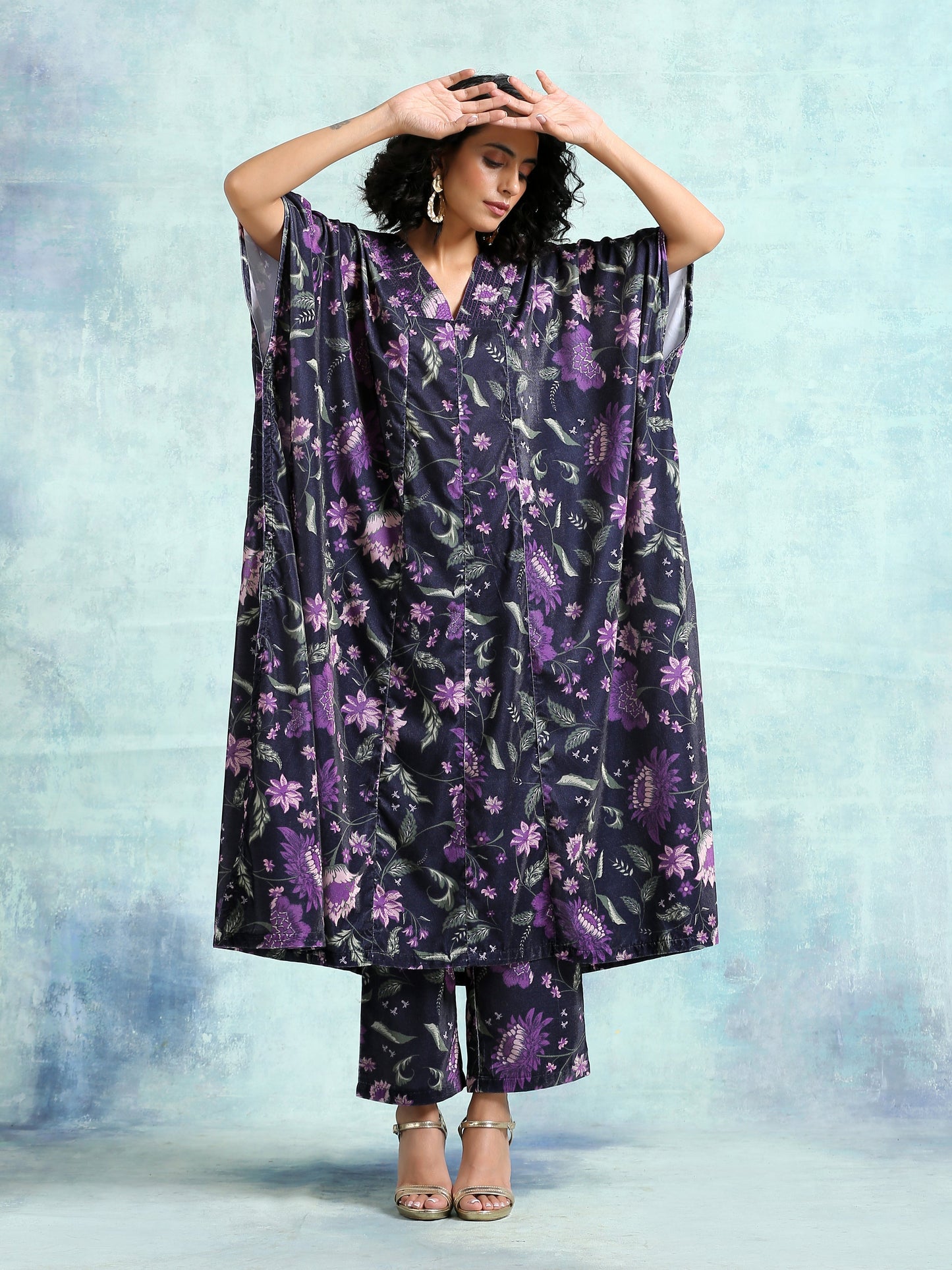 trueBrowns Black Printed Velvet Kaftan Kurta | Swadesiicart