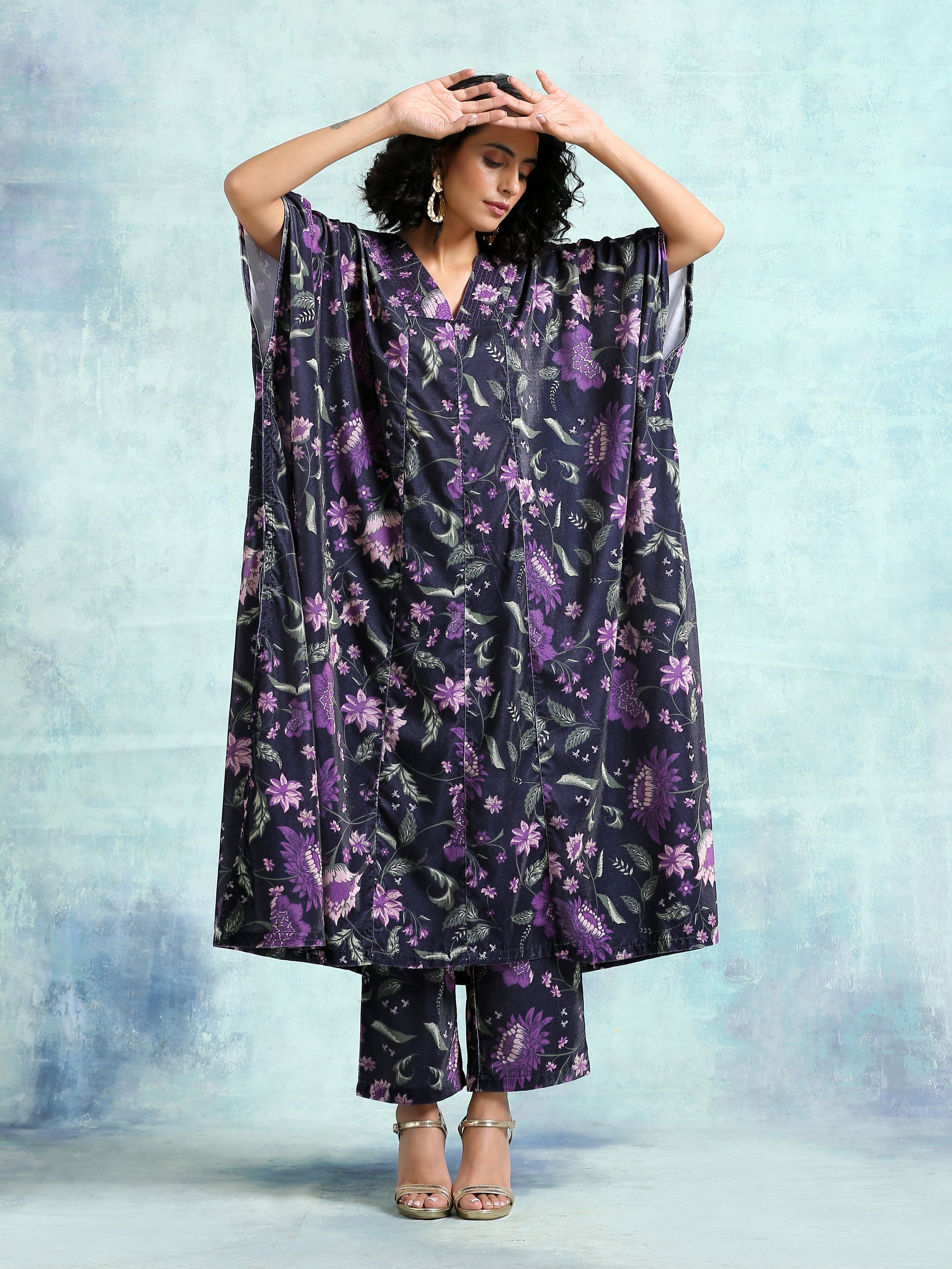 trueBrowns Black Printed Velvet Kaftan Kurta | Swadesiicart