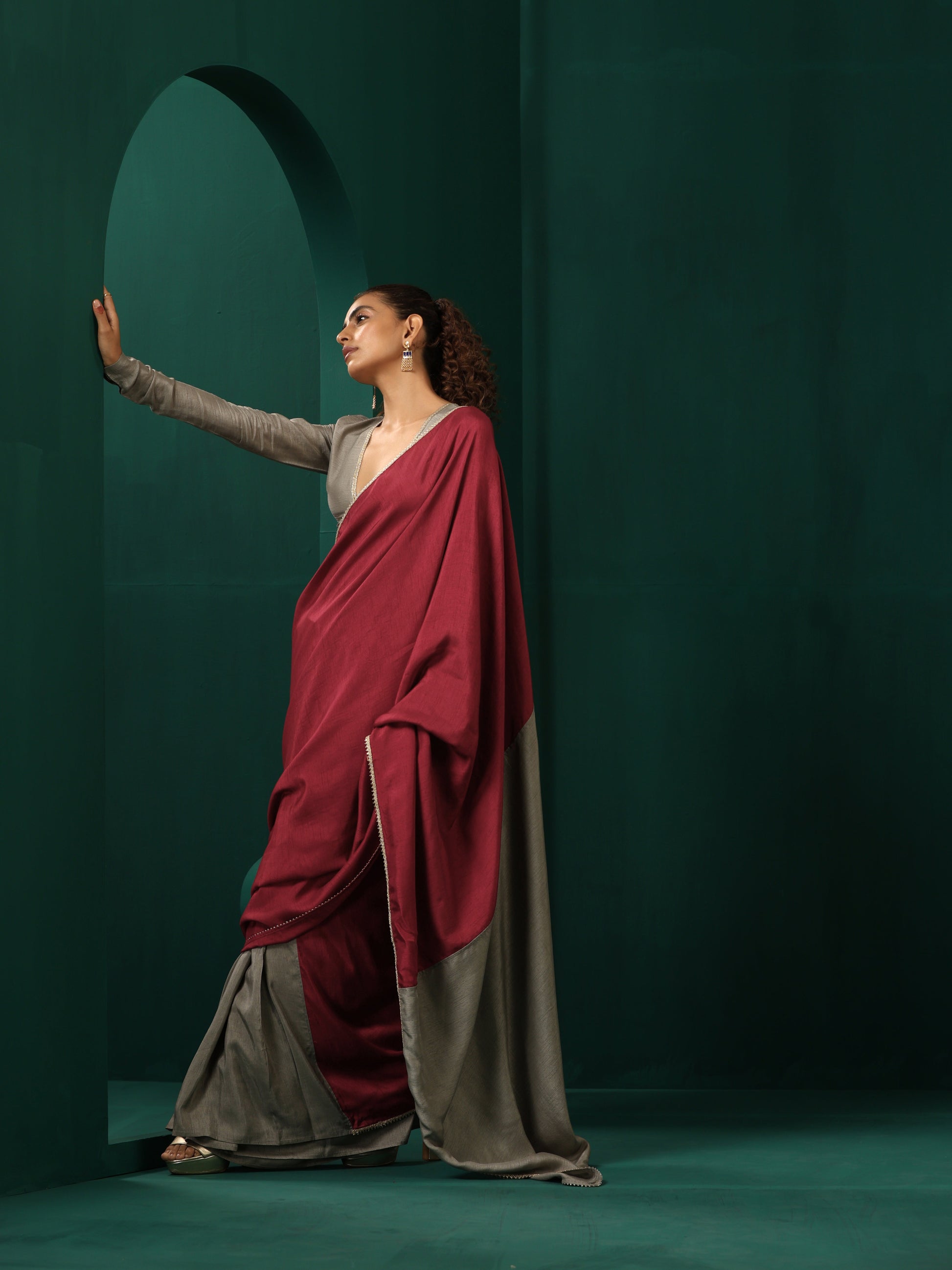 trueBrowns Grey Maroon Silk Ready to Wear Saree | Swadesiicart