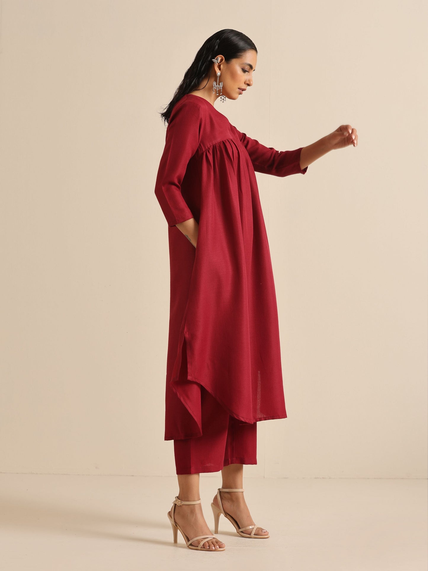 trueBrowns Maroon Slub Gathered Kurta Pant Set | Swadesiicart