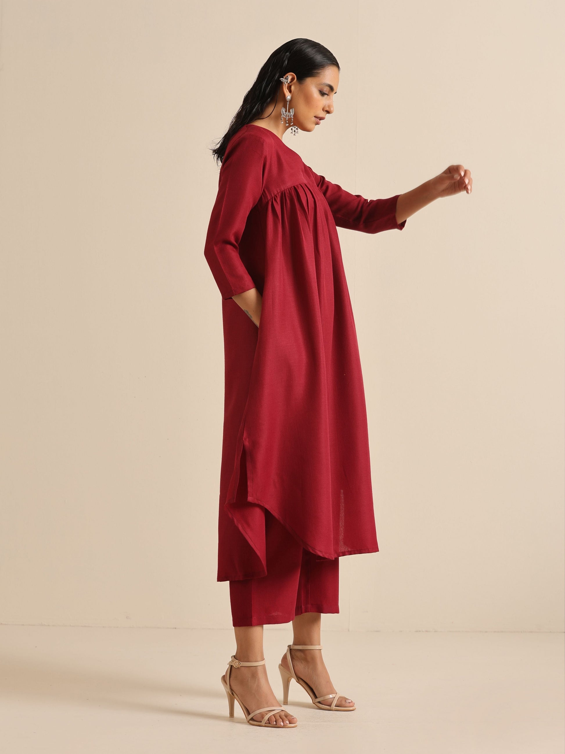 trueBrowns Maroon Slub Gathered Kurta Pant Set | Swadesiicart