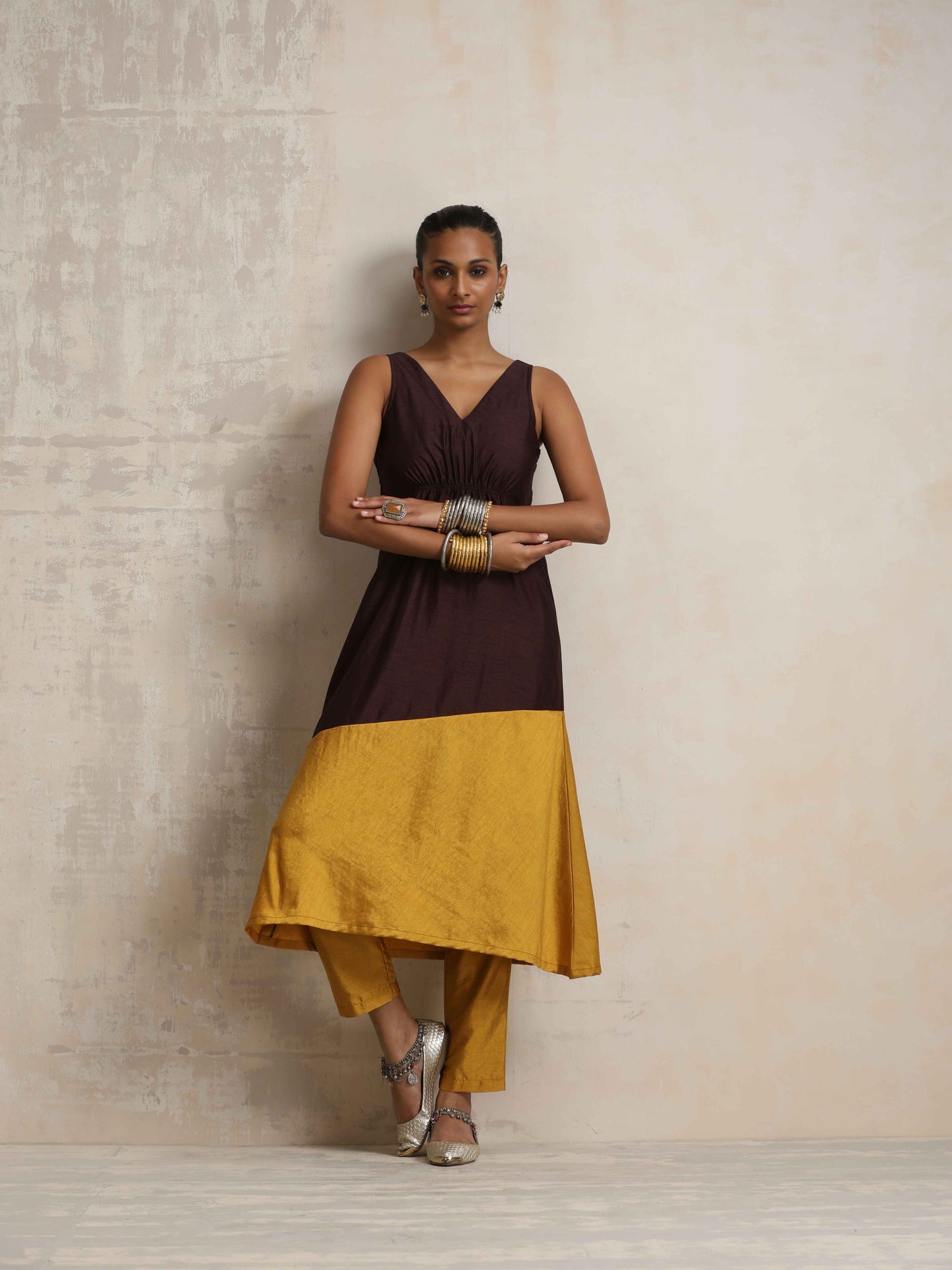 trueBrowns Cola Silk Kurta Set | Swadesiicart