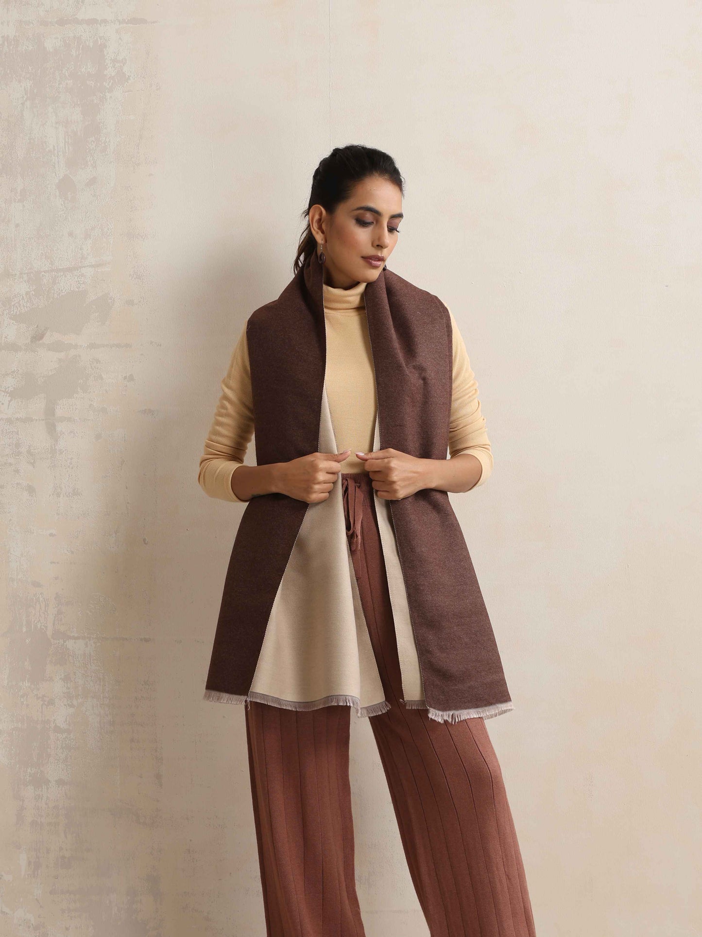 trueBrowns Dark Brown Reversible Woollen Stole | Swadesiicart