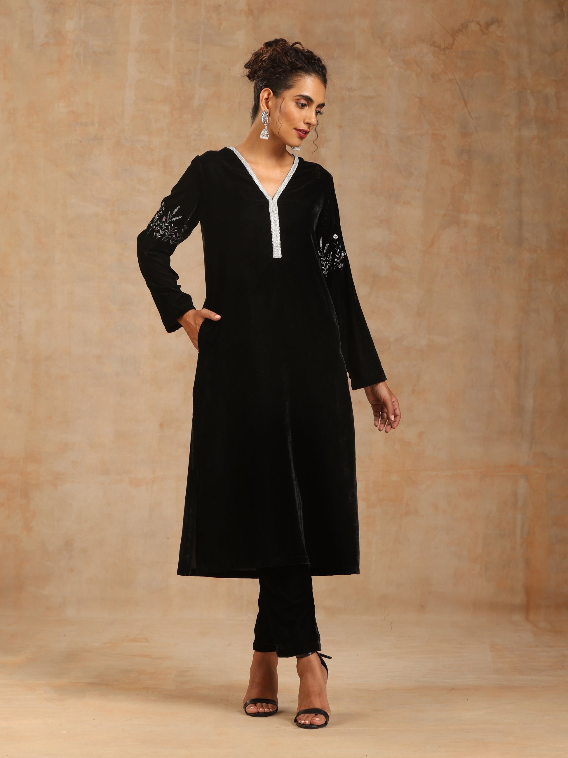 trueBrowns Black Velvet Sleeve Embroidered Kurta | Swadesiicart