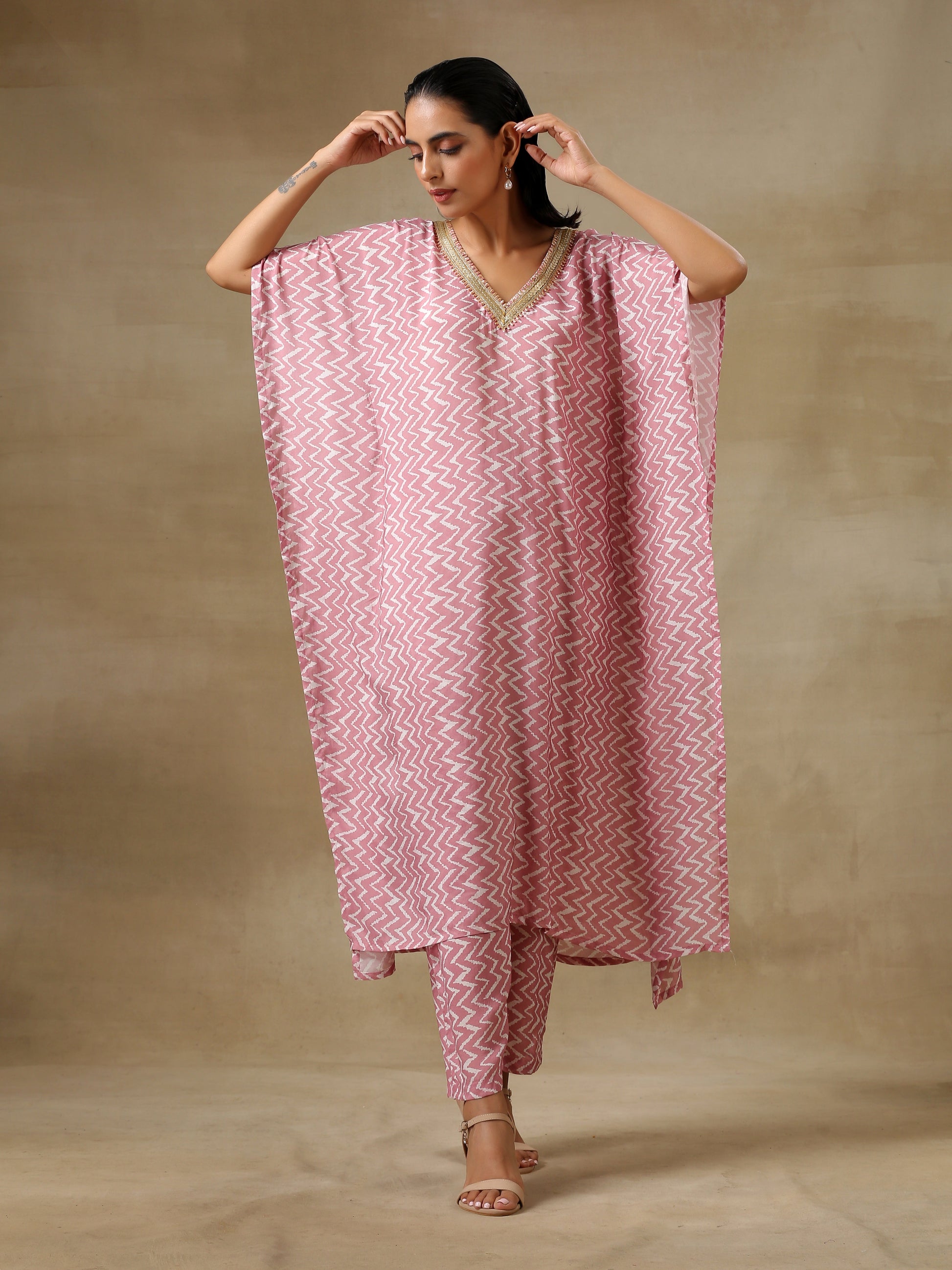 trueBrowns Light Mauve Bandhani Printed Silk Kaftan Kurta Pant Set | Swadesiicart