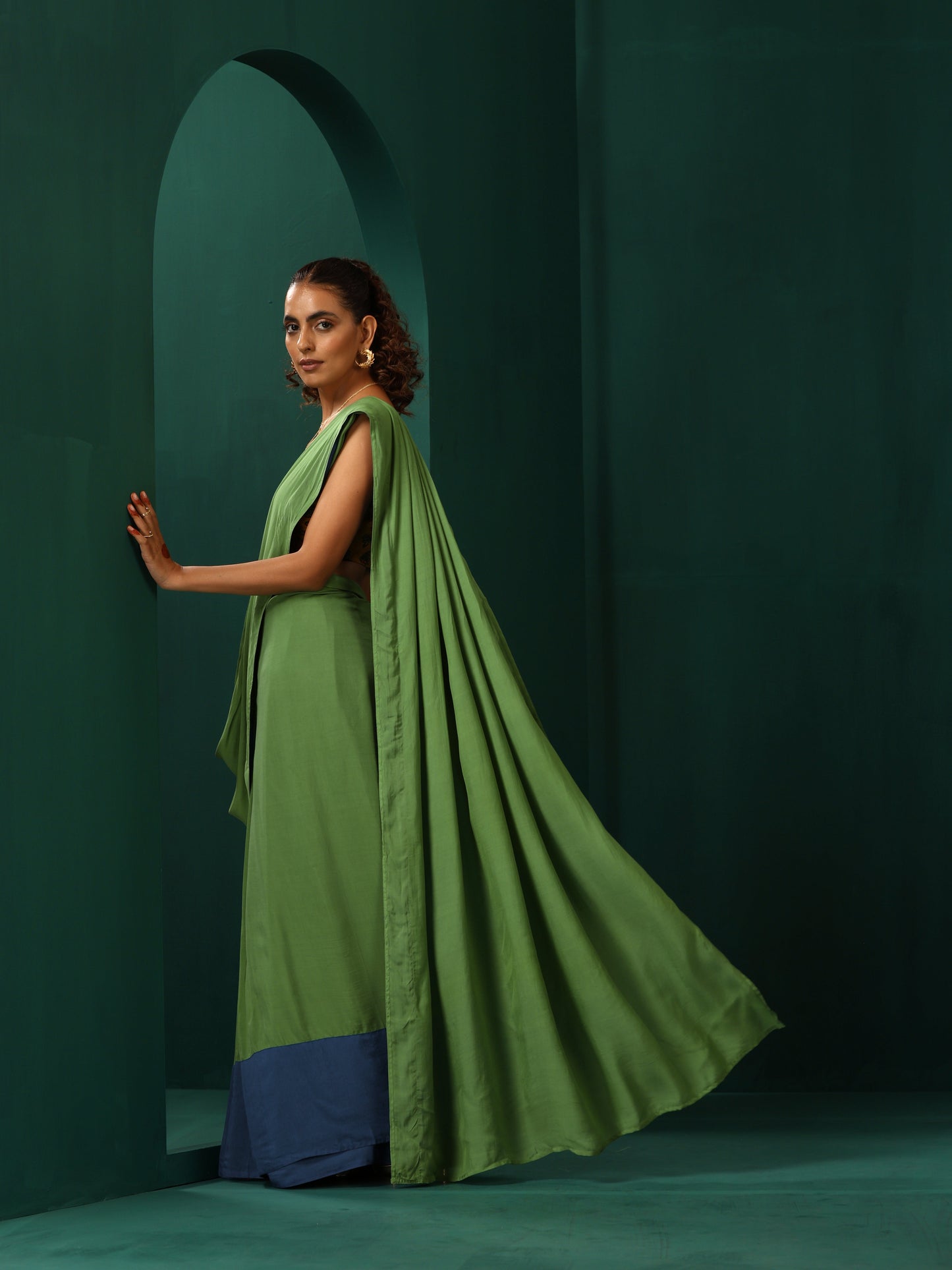trueBrowns Green Muslin Silk Ready to Wear Saree | Swadesiicart