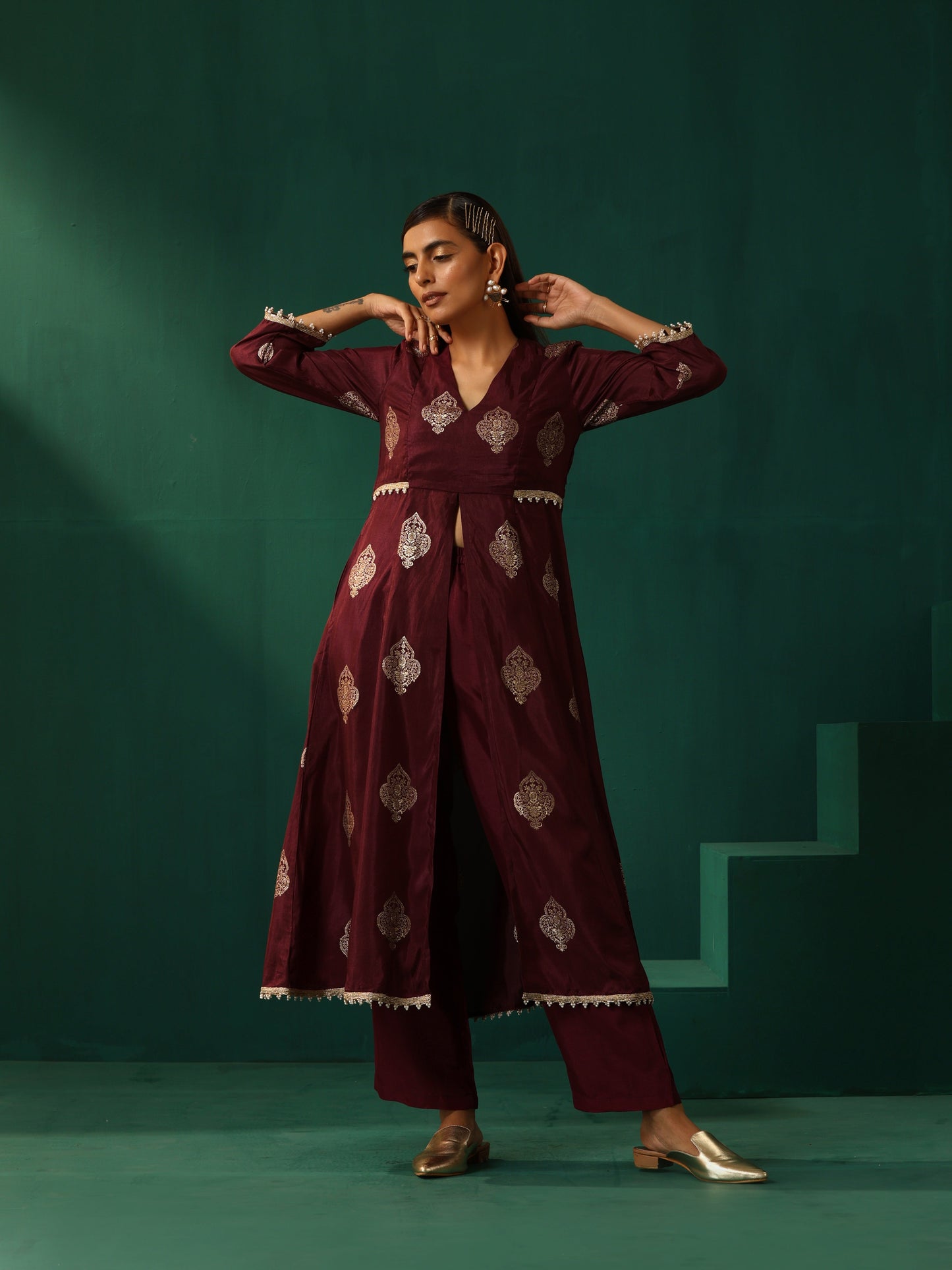 trueBrowns Wine Geometric Viscose Silk V-Neck Front Slit Kurta Pant Set | Swadesiicart