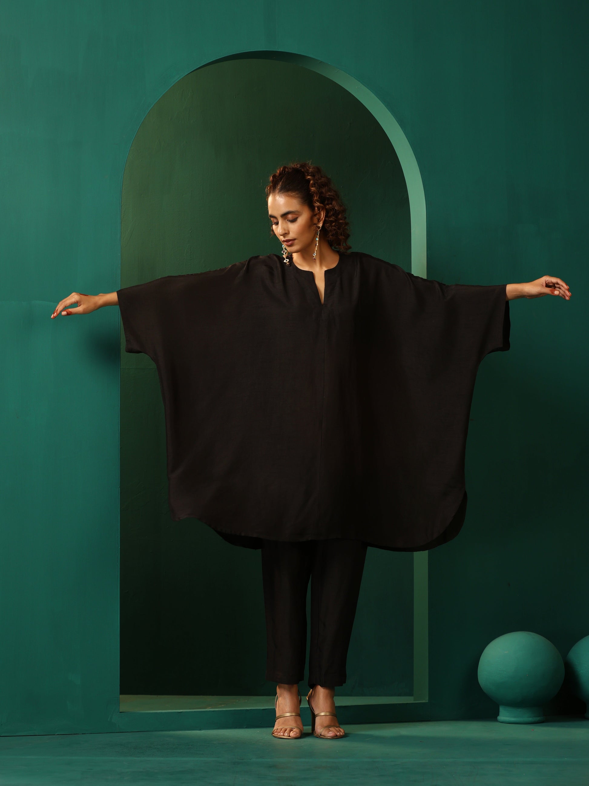 trueBrowns Black Silk Kaftan Pant Set | Swadesiicart