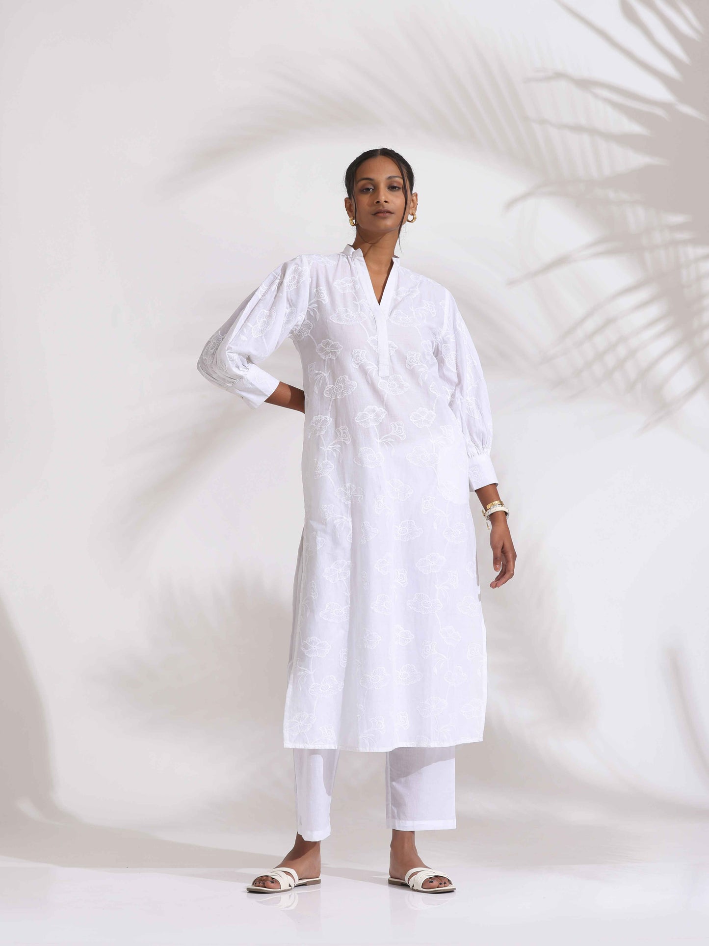 trueBrowns trueBrown White Cotton Schiffli Kurta Set | Swadesiicart