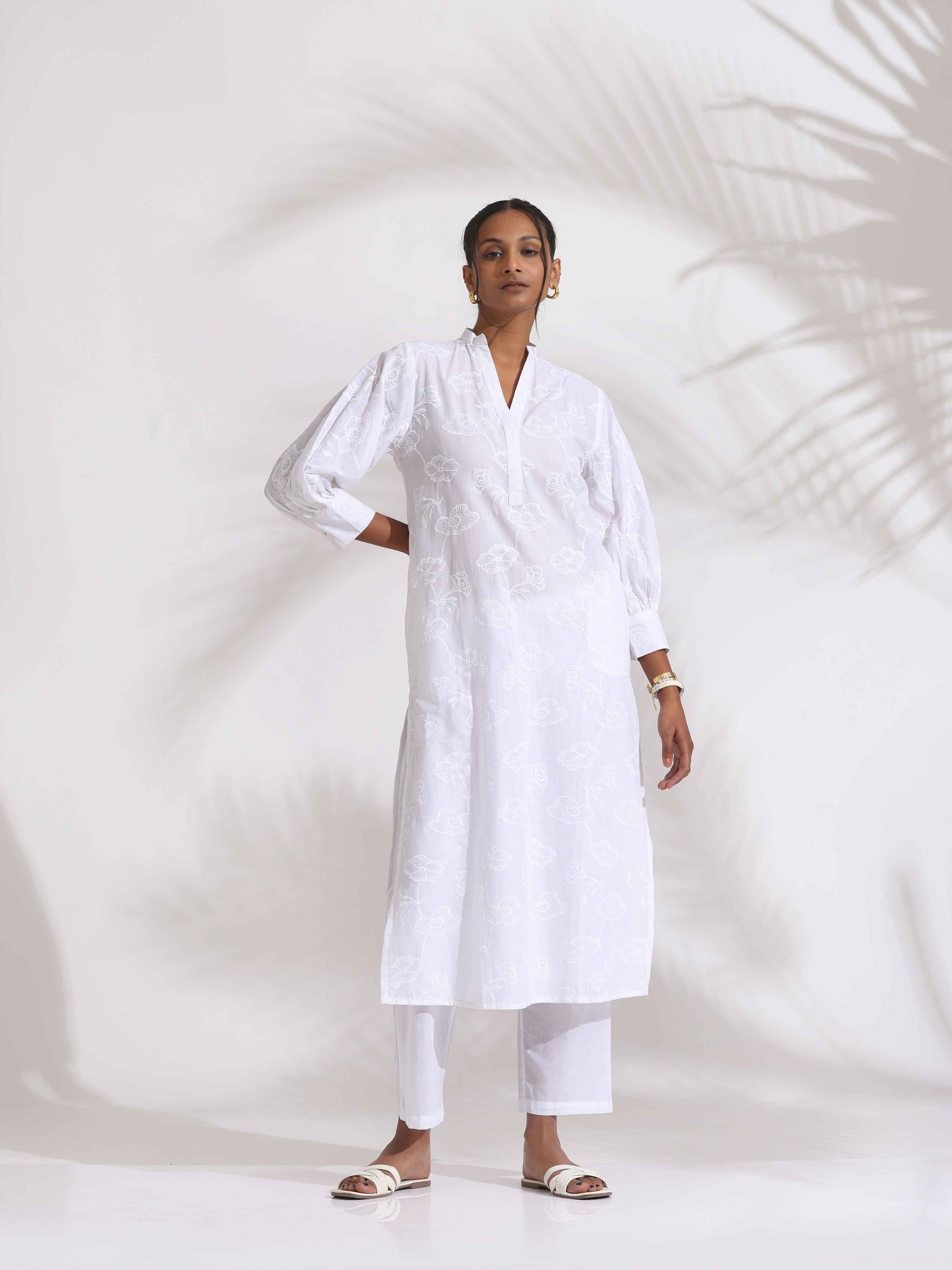 trueBrowns trueBrown White Cotton Schiffli Kurta Set | Swadesiicart
