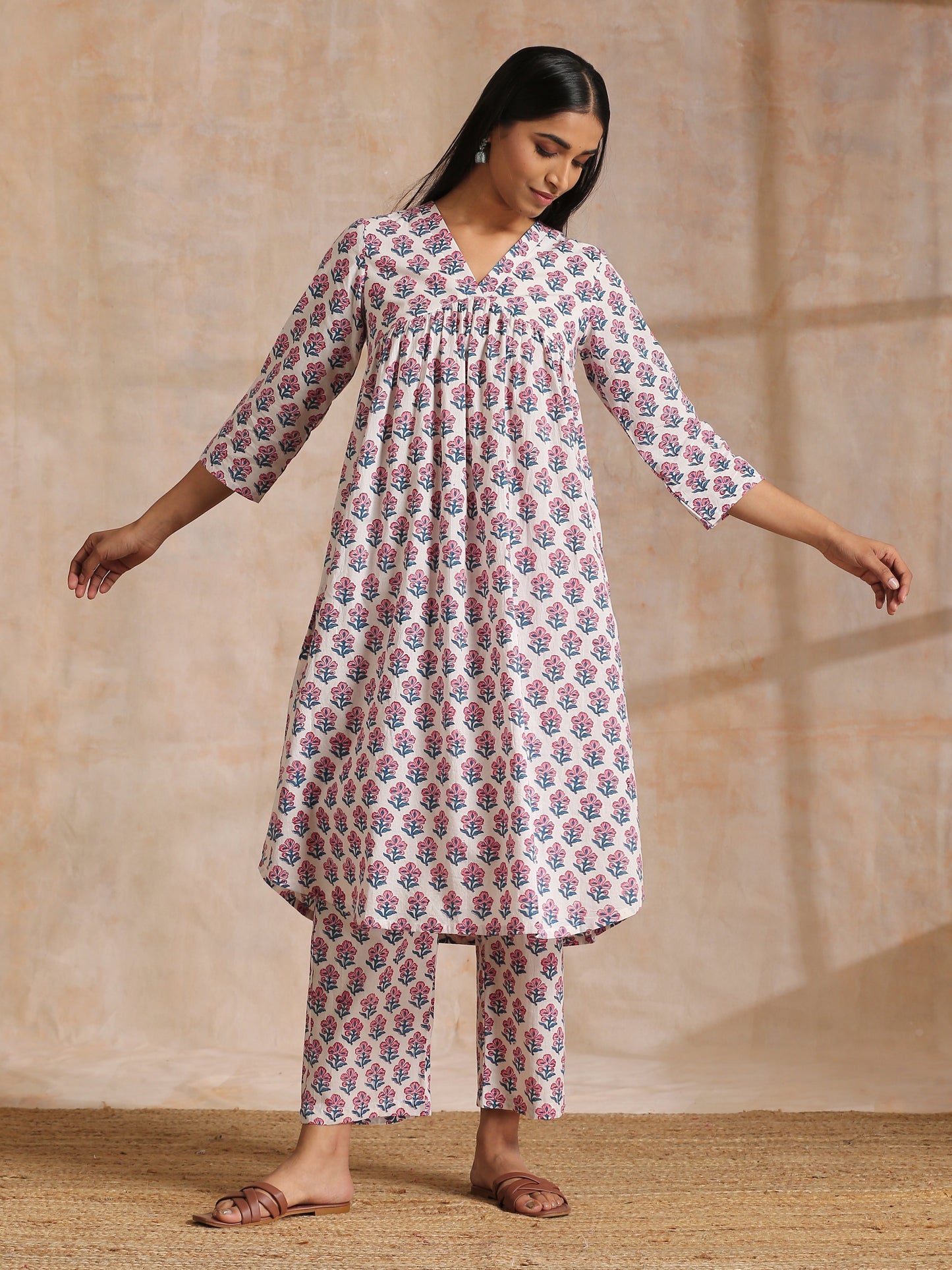 trueBrowns White With Pink Blue Floral Block Print Cotton Flared Slit Kurta Pant Set | Swadesiicart