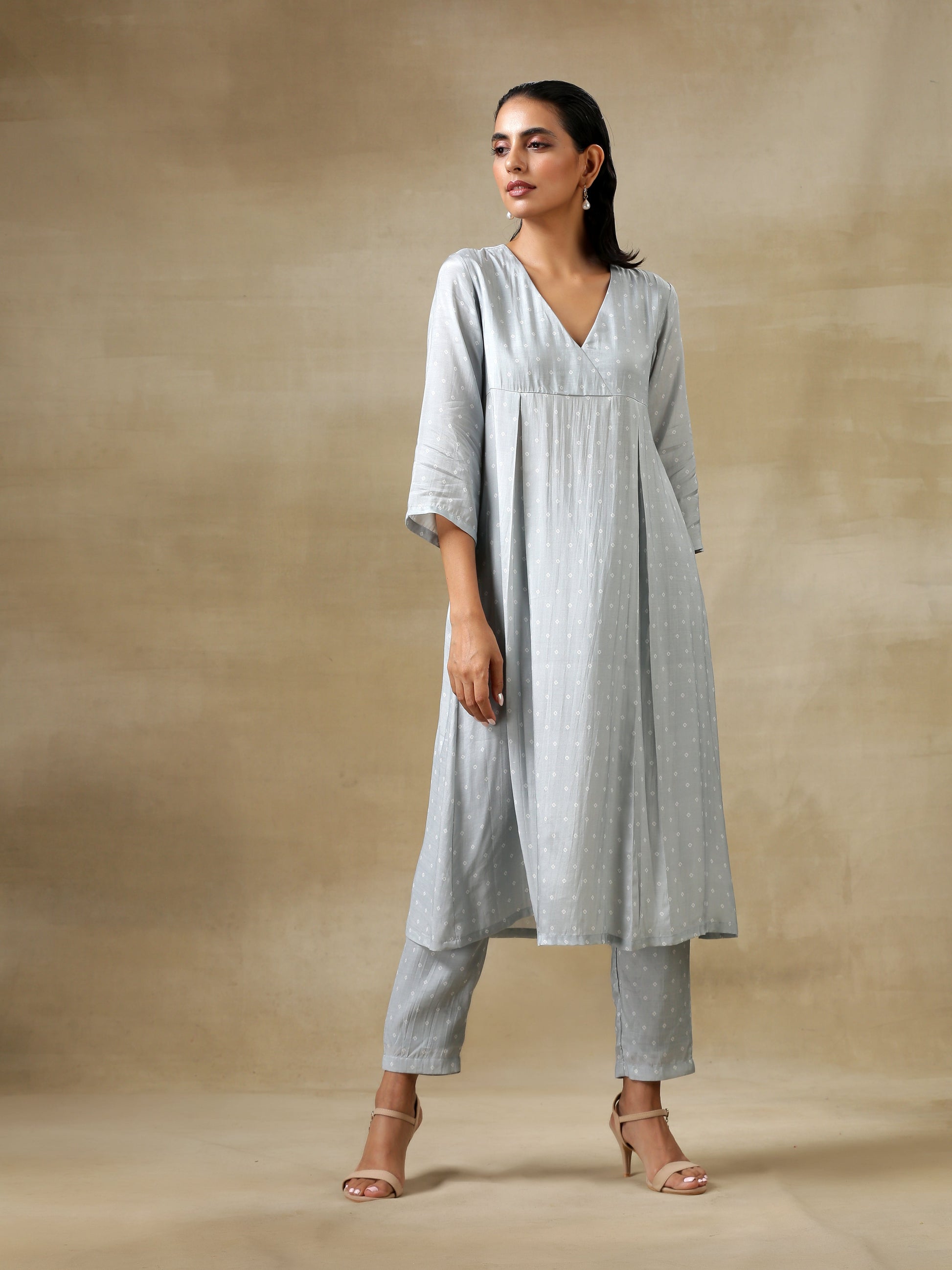 trueBrowns Grey Bandhani Printed Silk Yoke Kurta Pant Set | Swadesiicart