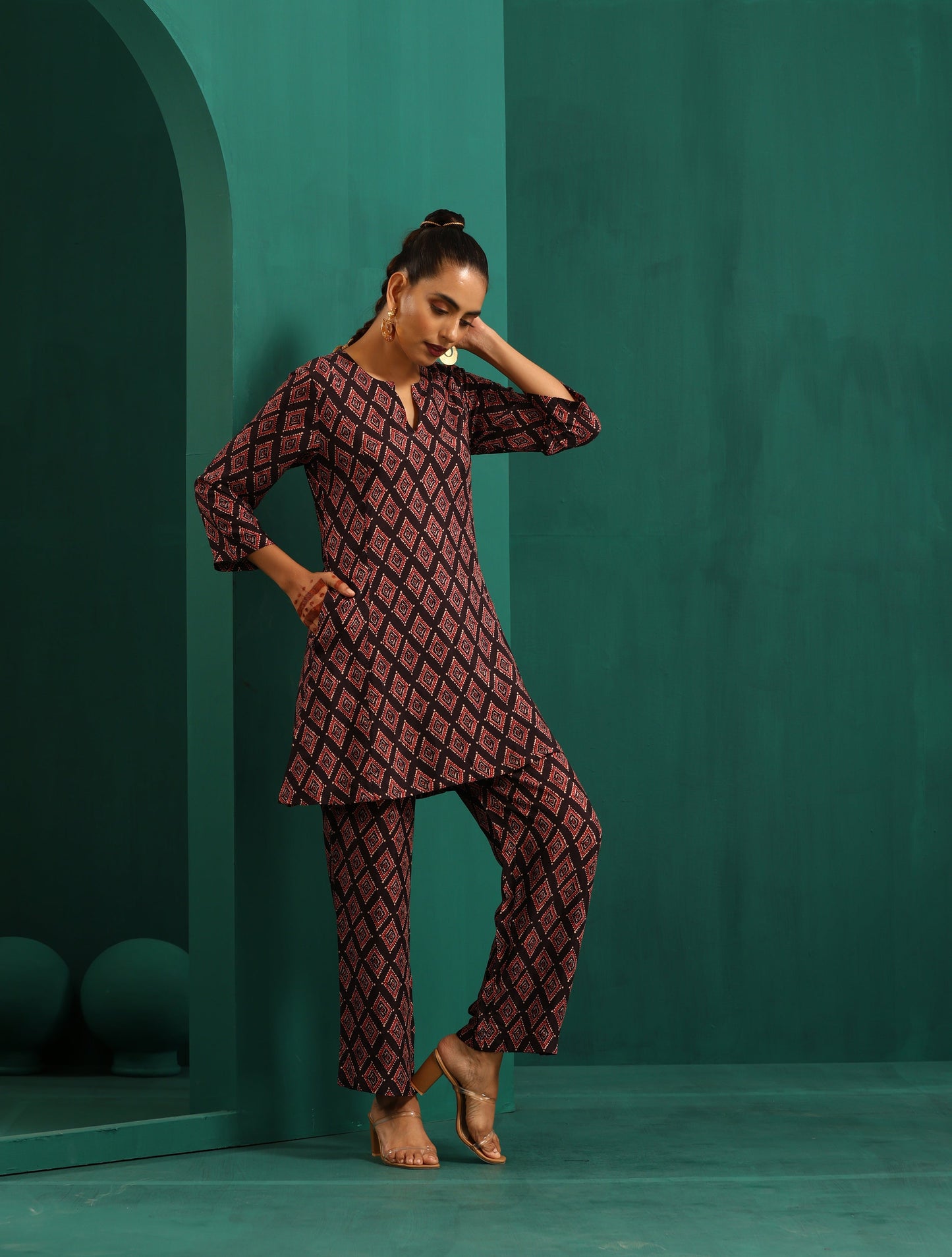 trueBrowns Black Diamond Muslin Silk Printed Relaxed Co-ord Set - Swadesiicart