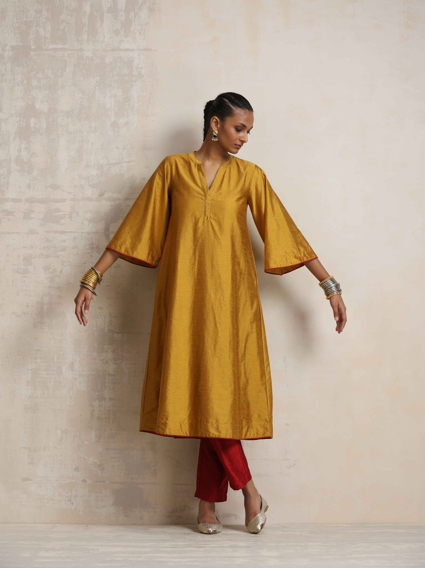 trueBrowns Gold Silk Kurta Set | Swadesiicart