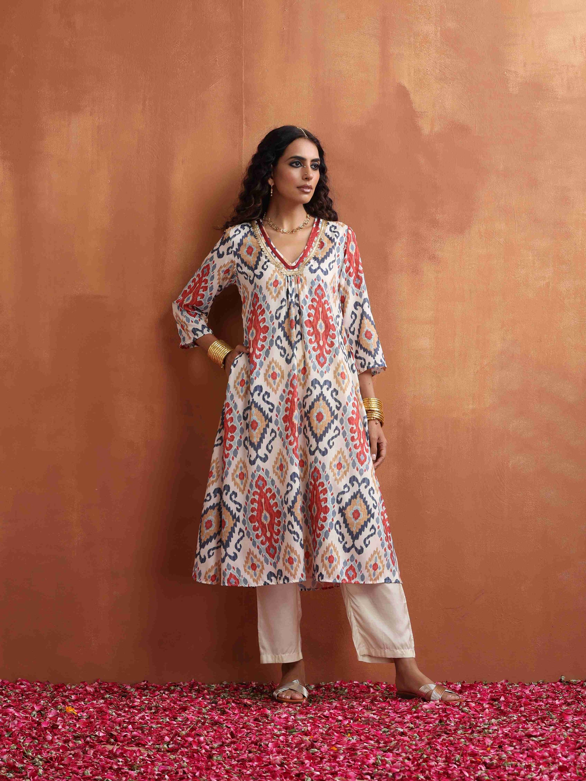 trueBrowns Off White Ikat Print Kurta Set | Swadesiicart