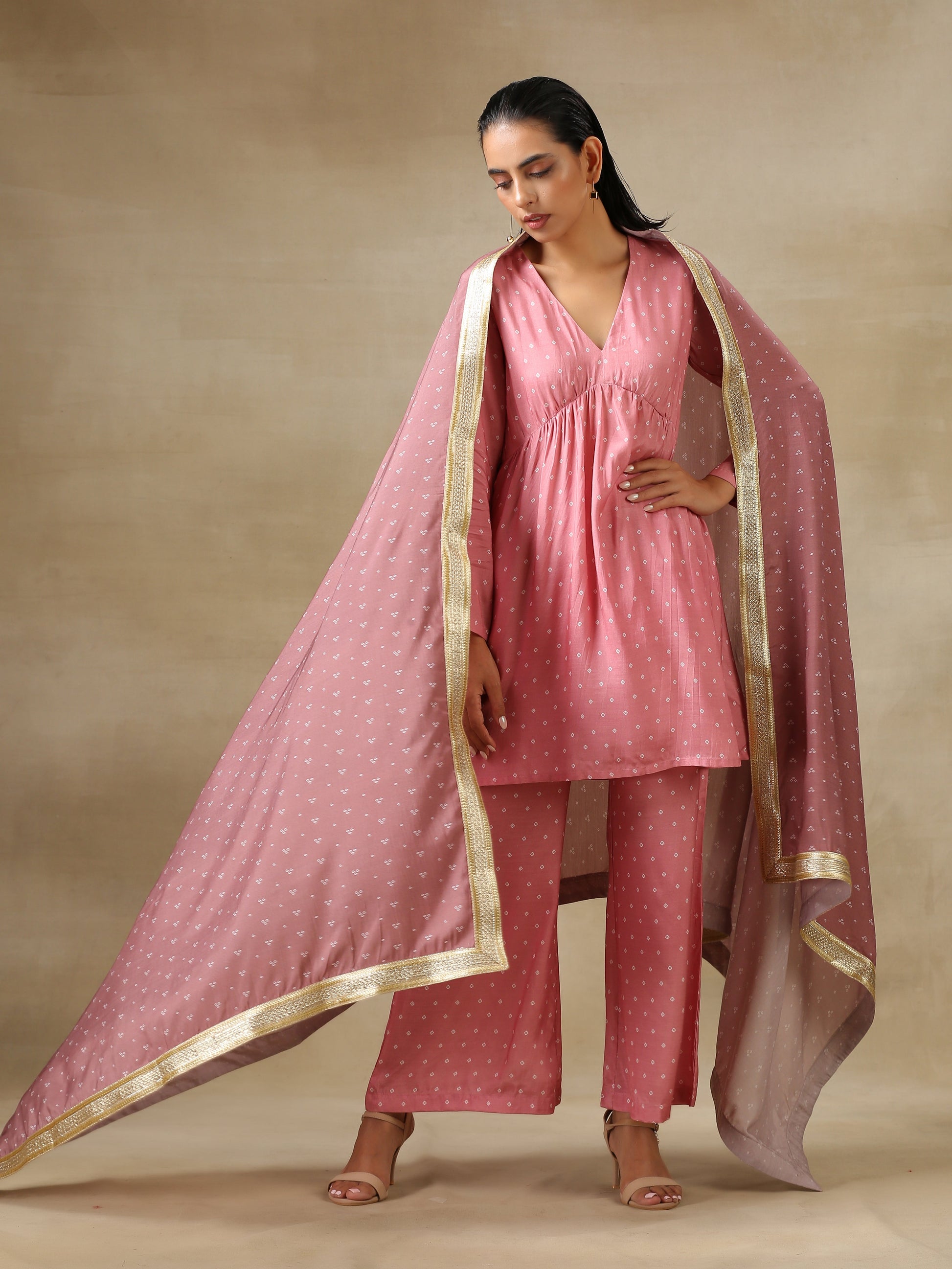 trueBrowns Light Mauve Bandhani Printed Silk Flared Kurta Pant Dupatta Set | Swadesiicart