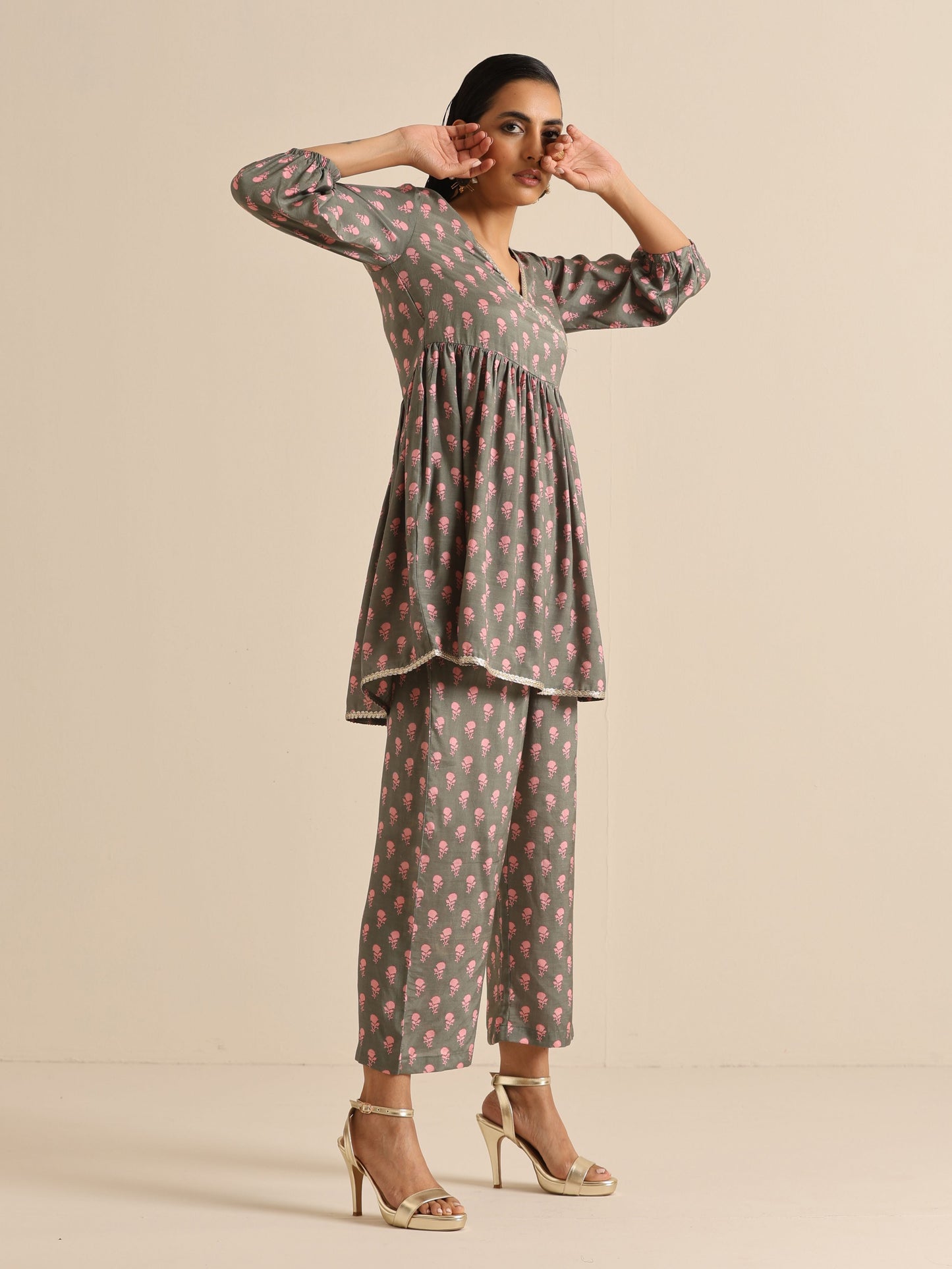 trueBrowns Grey Floral Silk Printed Co-Ord Set - Swadesiicart
