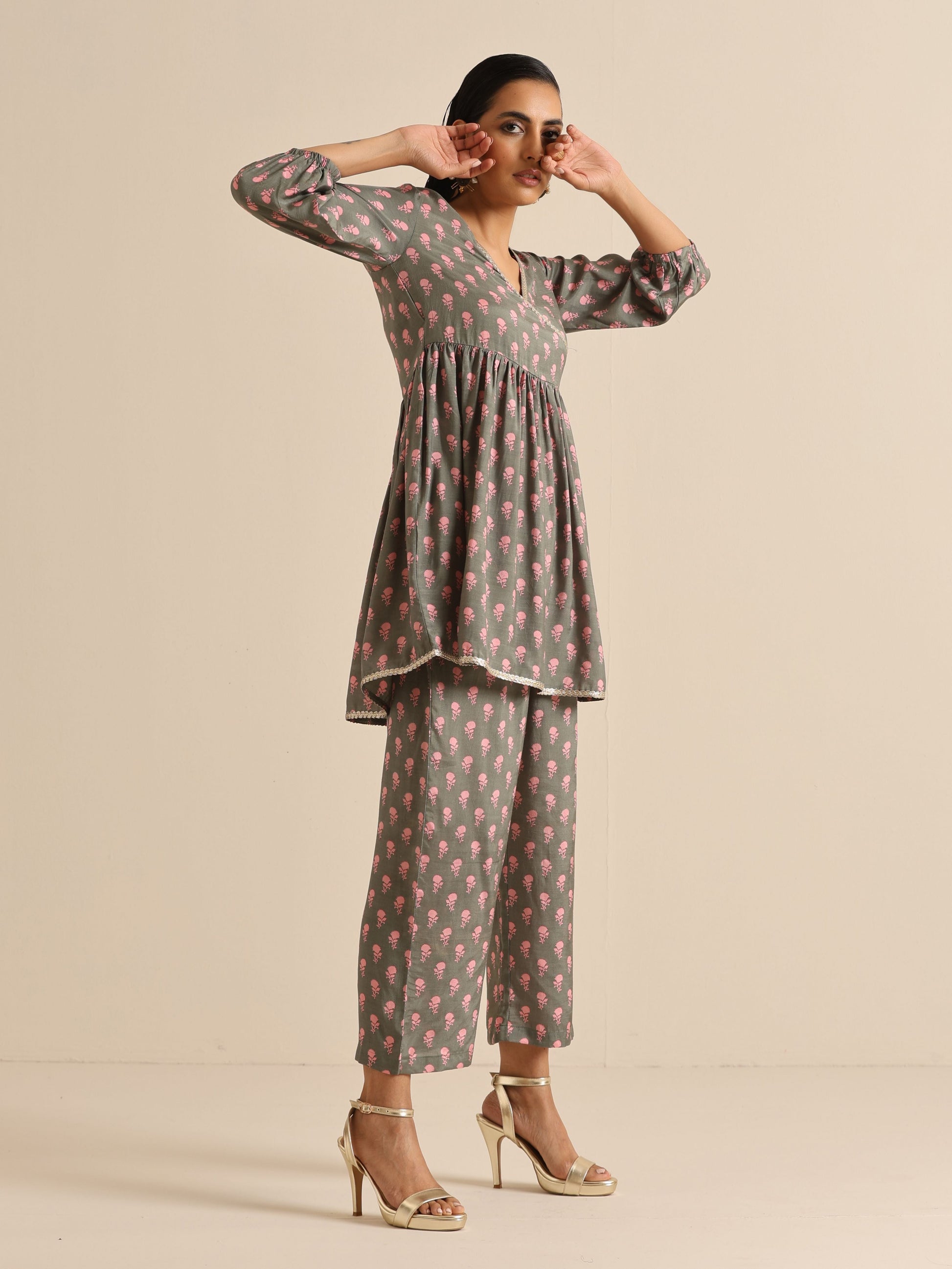 trueBrowns Grey Floral Silk Printed Co-Ord Set - Swadesiicart