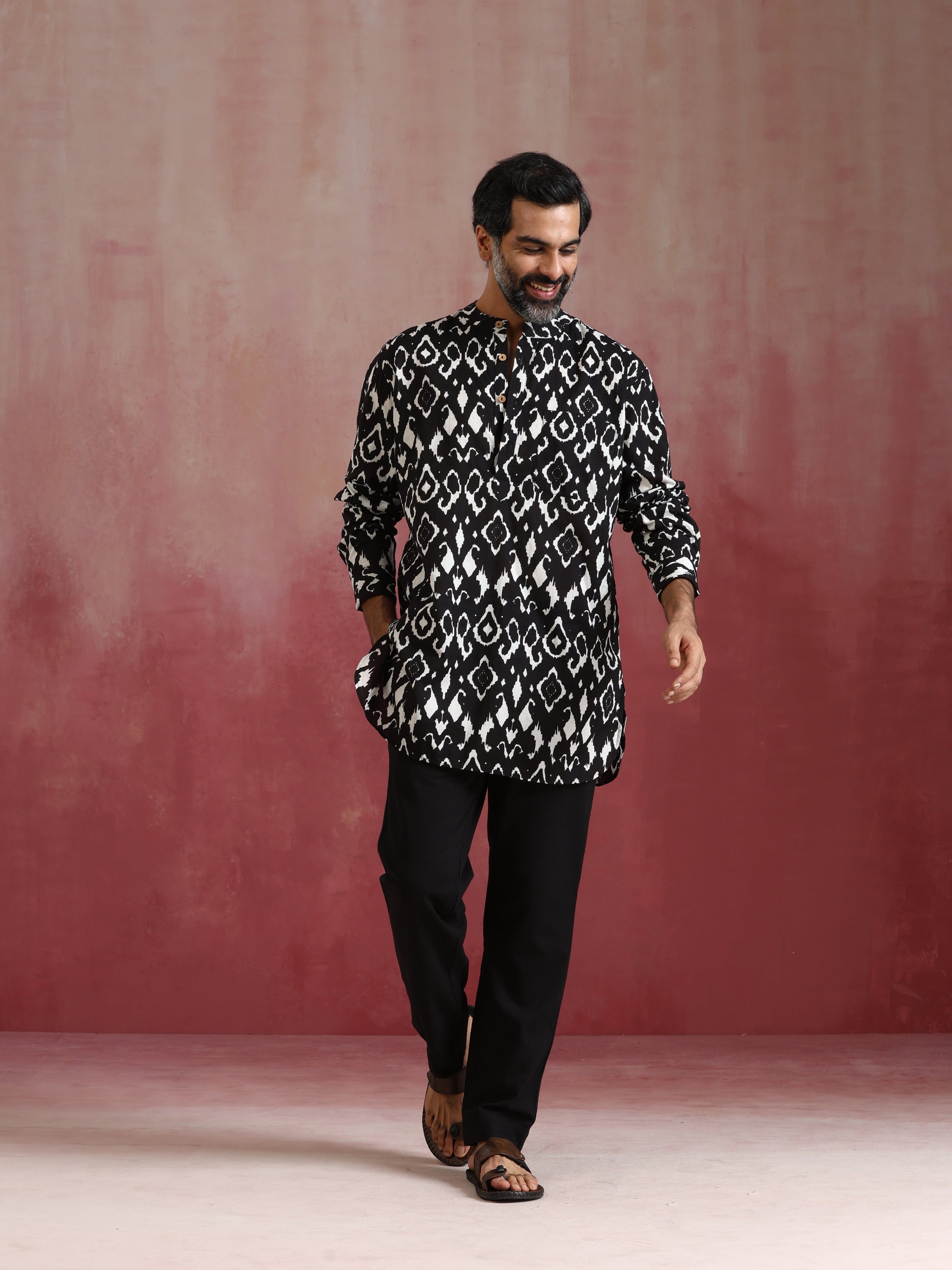 trueBrowns Men's Black Ikat Print Mandarin Collar Kurta Co-ord set - Swadesiicart