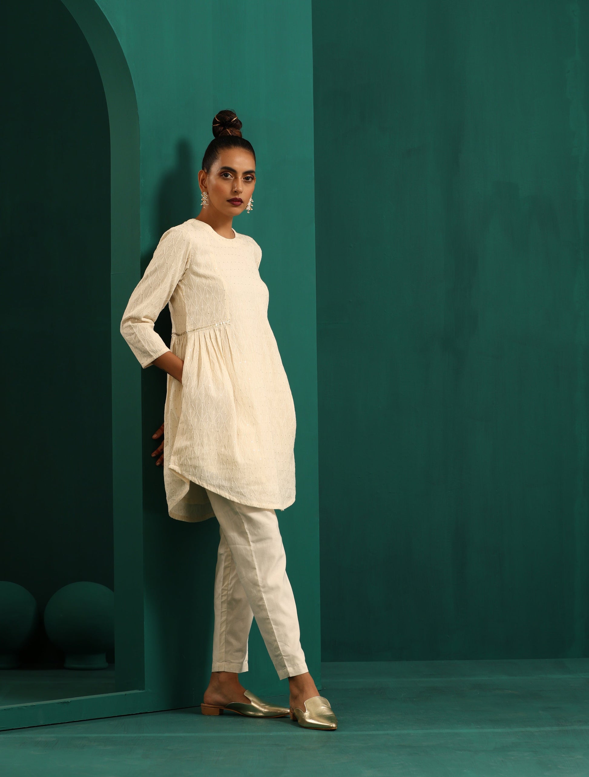 trueBrowns Ivory Tonal Cotton Side Gathers Co-ord Set - Swadesiicart