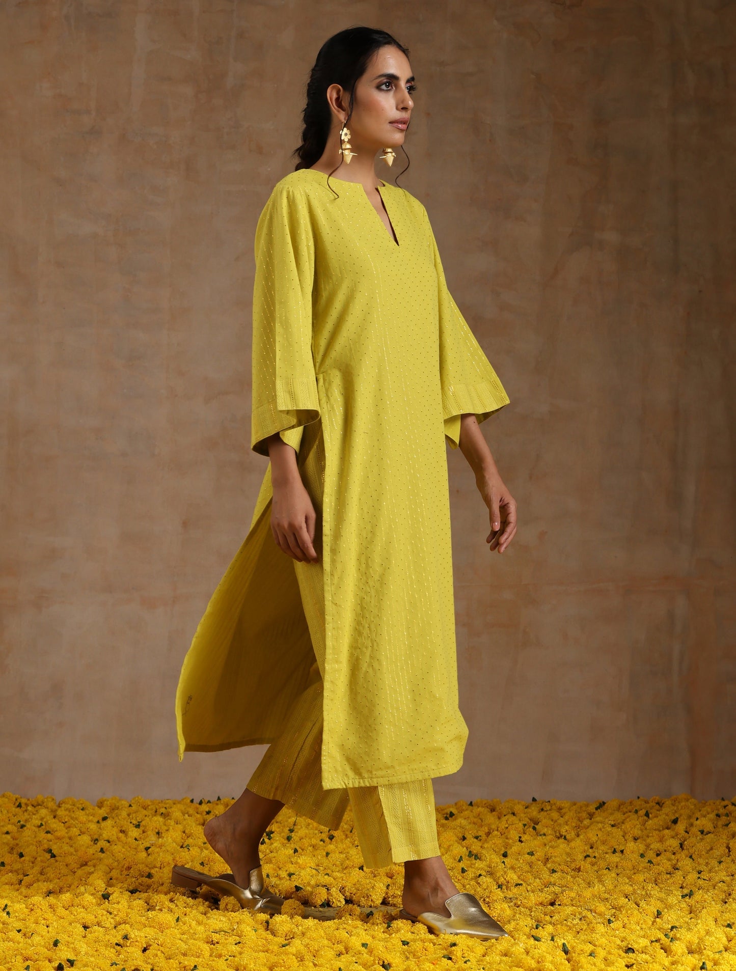 trueBrowns Lime Gold Cotton Relax High Slit Kurta Set | Swadesiicart