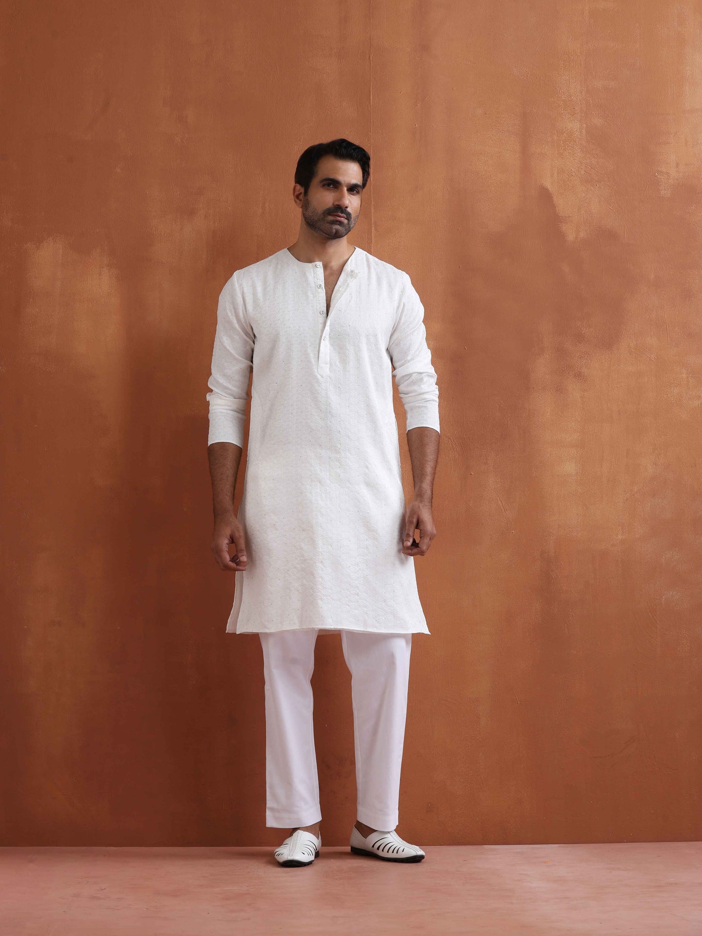 trueBrowns Men's Ivory Sequin Chanderi Kurta | Swadesiicart