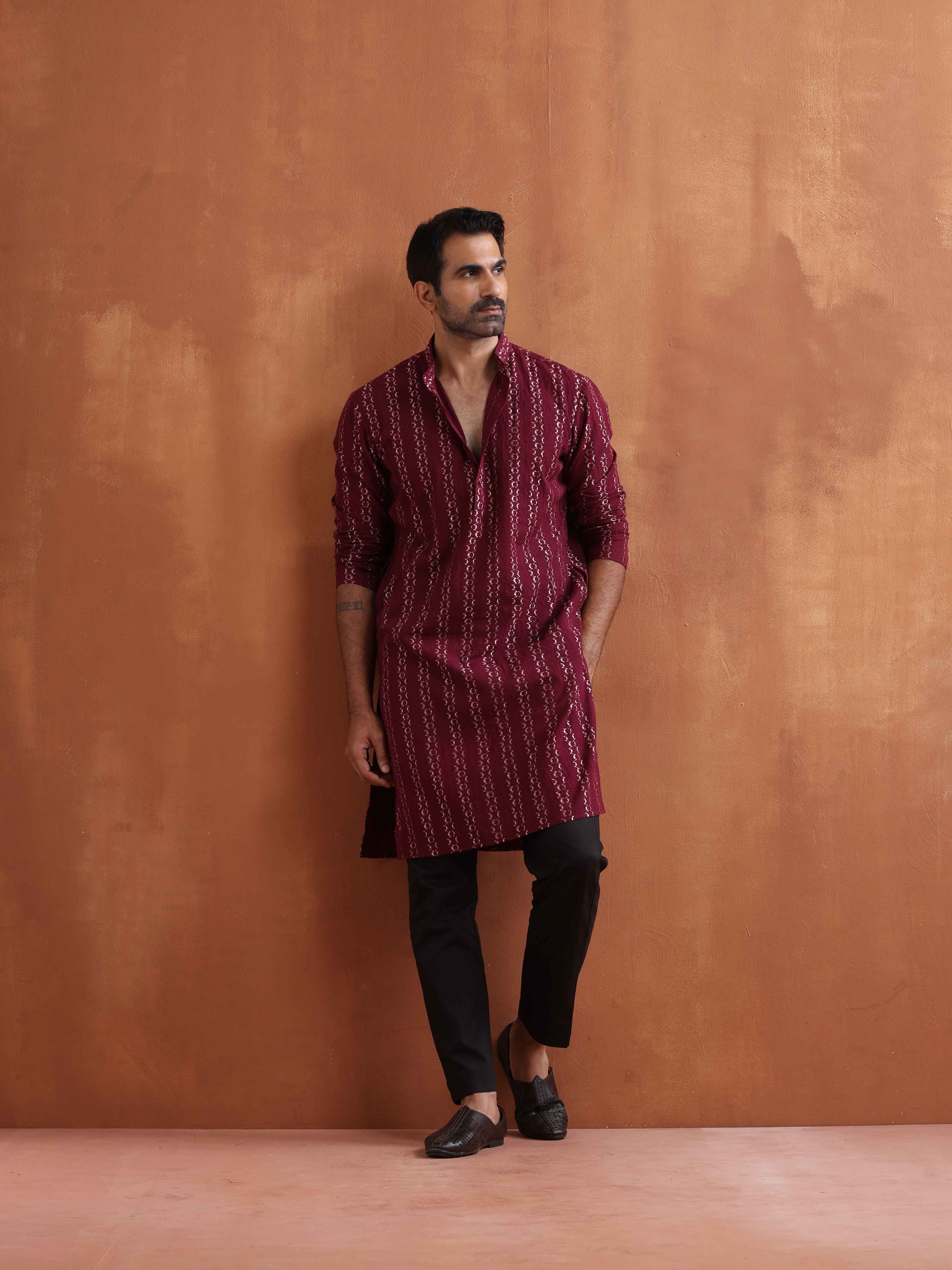 trueBrowns Men's Dark Purple Cotton Dobby Kurta | Swadesiicart