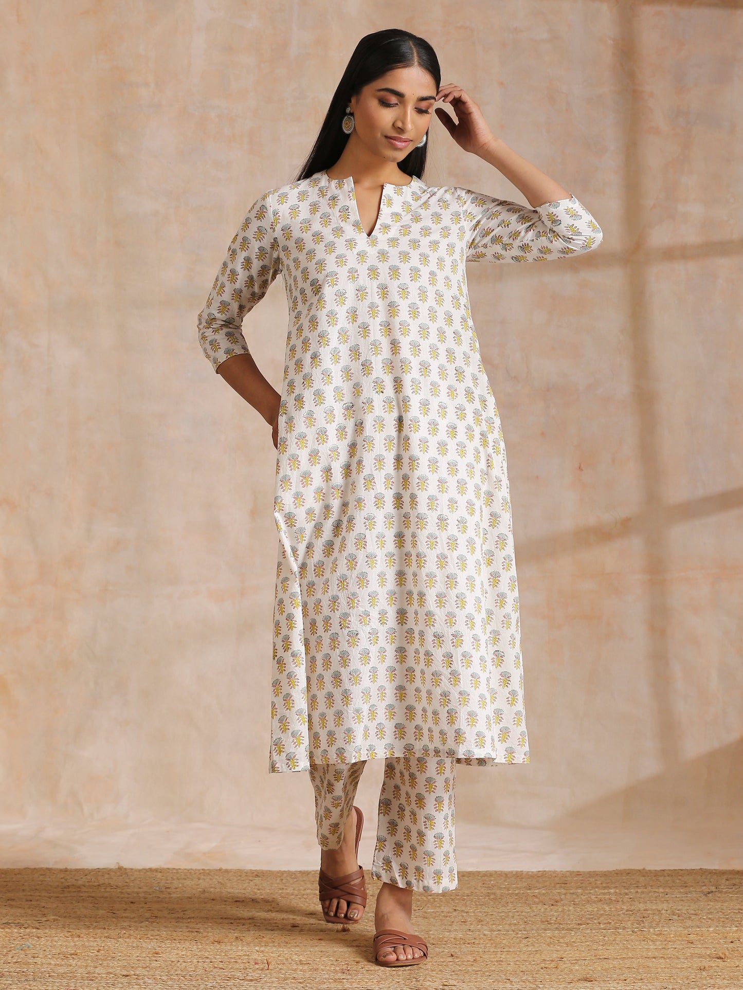 trueBrowns Multi Color Floral Booti Print Cotton Flared Kurta Pant Set | Swadesiicart