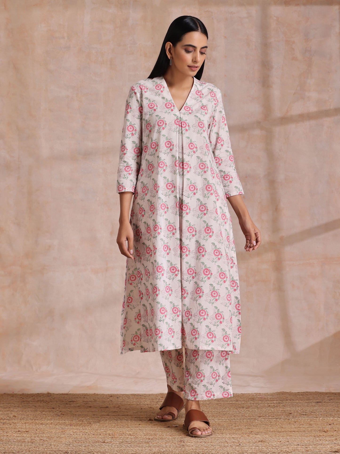 trueBrowns Pink Green Buta On White Block Print Cotton Slit Kurta Pant Set | Swadesiicart