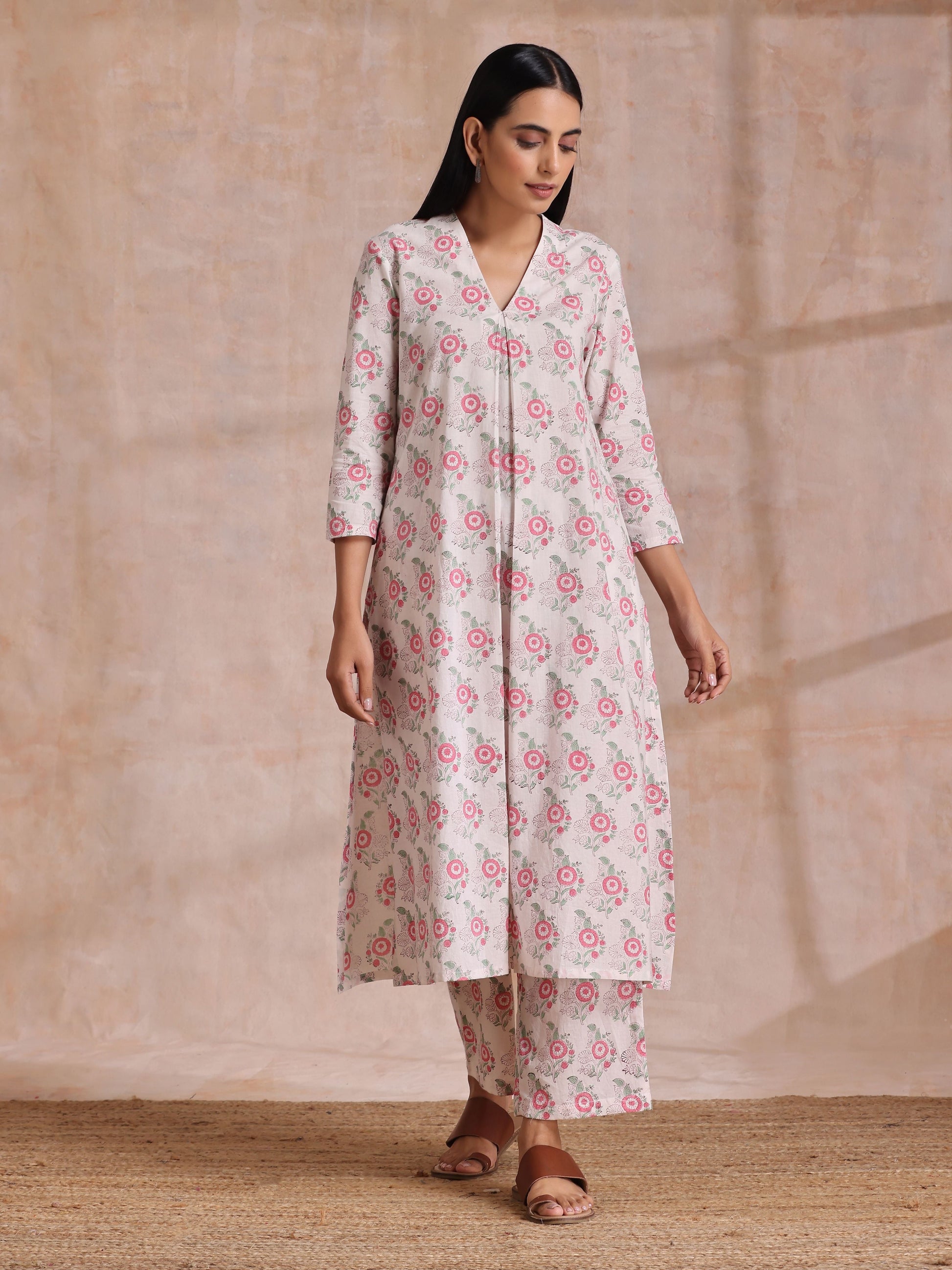 trueBrowns Pink Green Buta On White Block Print Cotton Slit Kurta Pant Set | Swadesiicart