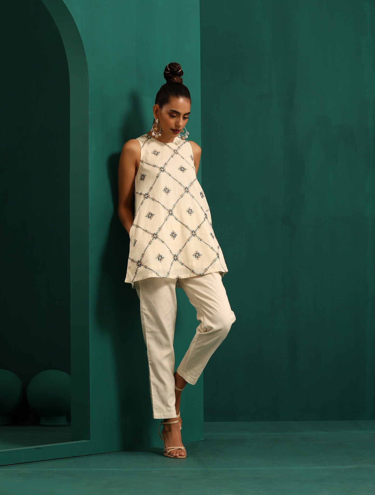 trueBrowns Ivory Rhombus Cotton Sleeveless Co-Ord Set - Swadesiicart