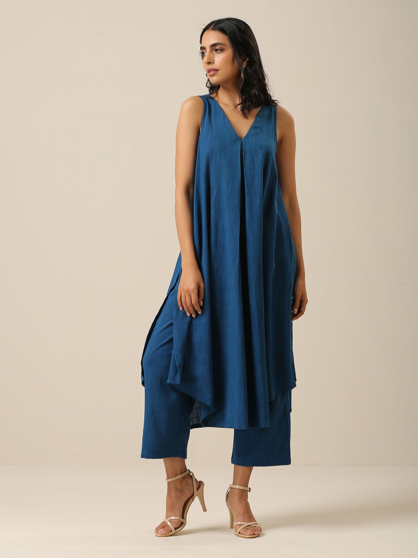 trueBrowns Classic Blue Slub Texture Sleeveless Flared Kurta Pant Set | Swadesiicart